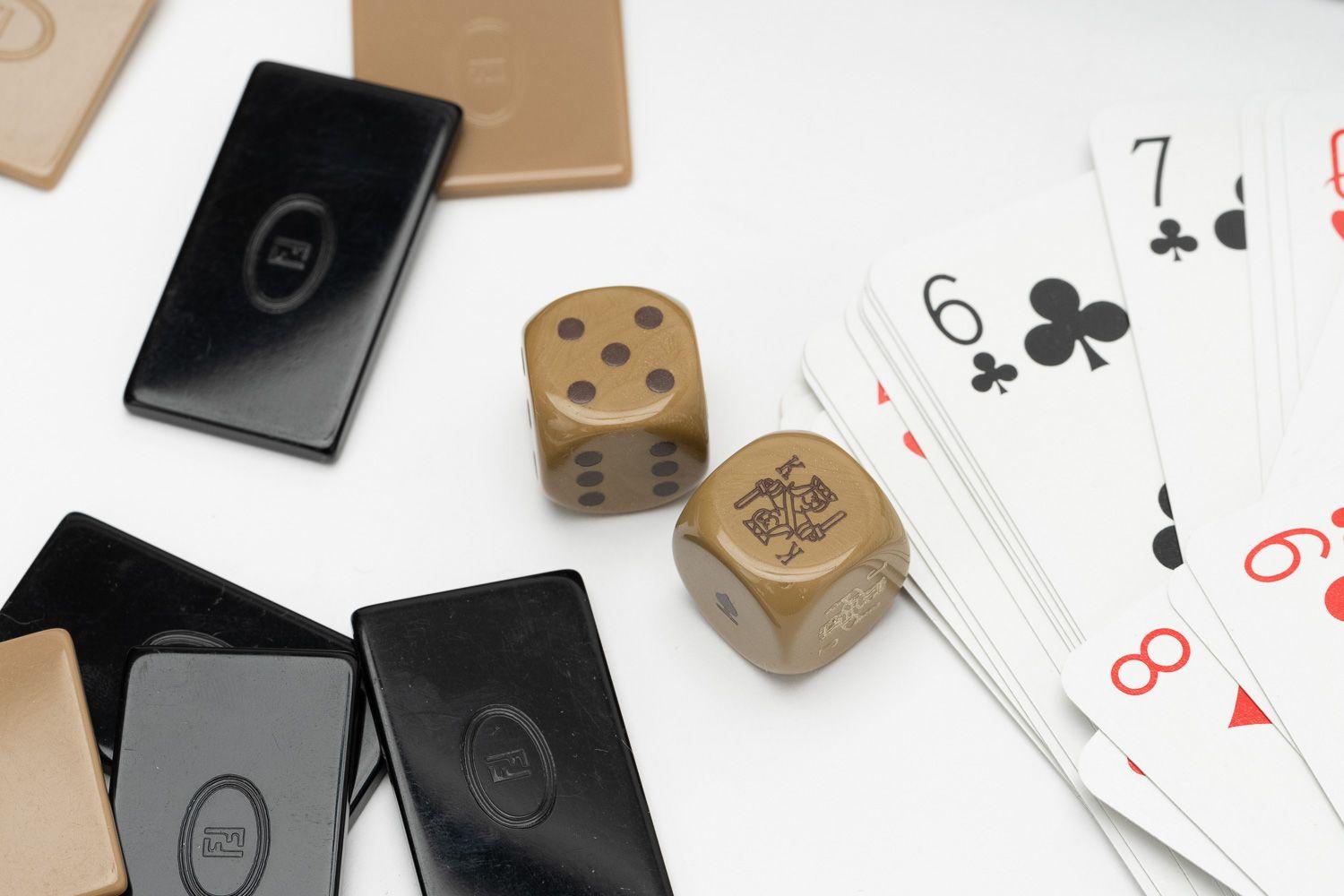 Fendi Vintage Poker-Set aus schwarzem Lucite im Angebot 3