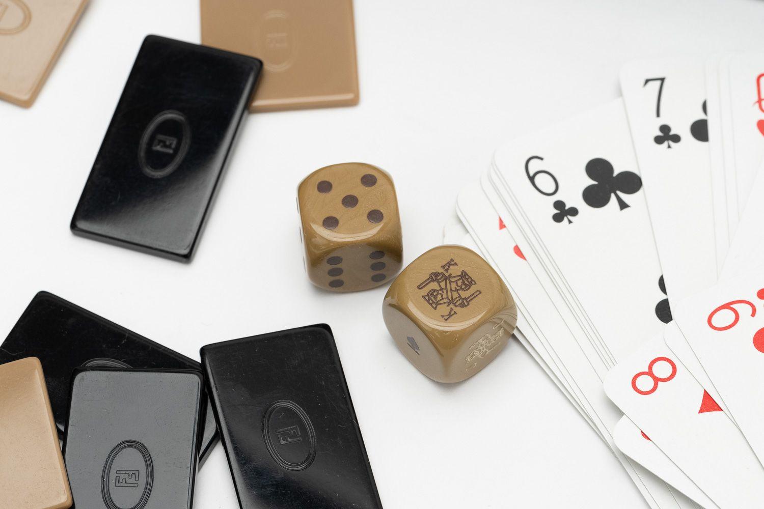 Fendi - Ensemble de poker vintage en lucite noire en vente 2