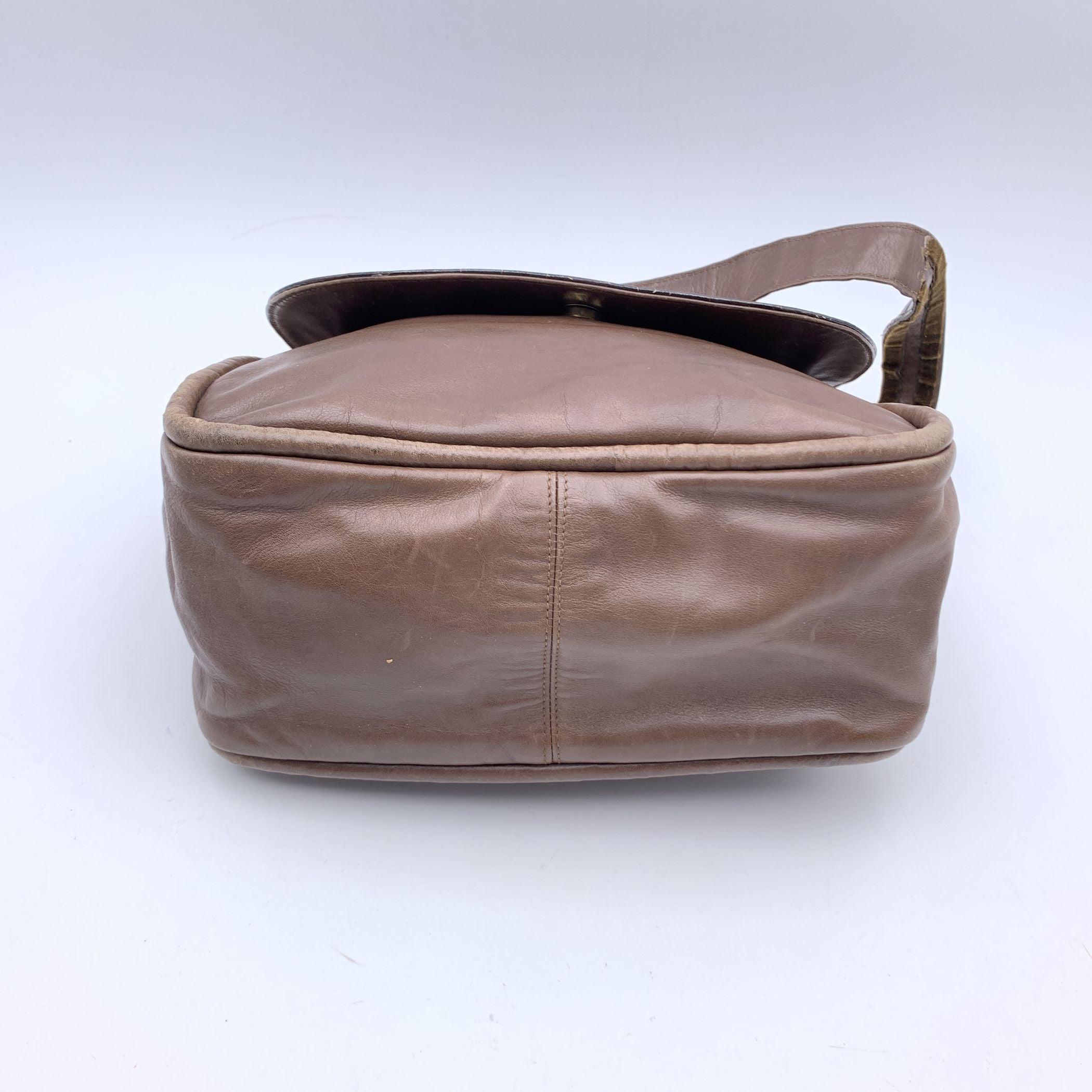 Fendi Vintage Brown Sac à bandoulière en cuir verni gaufré Bon état à Rome, Rome