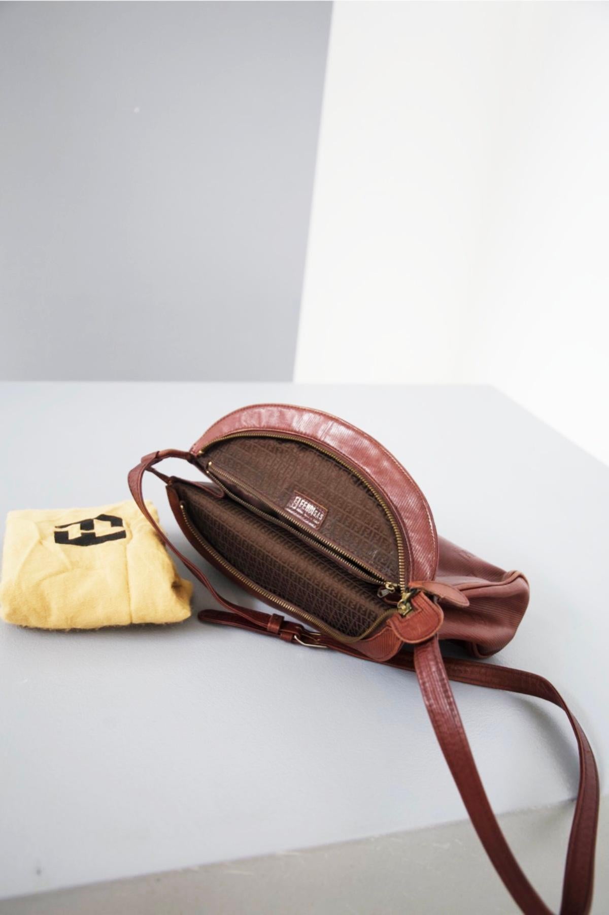 Fendi Sac Vintage en cuir Brown en vente 4