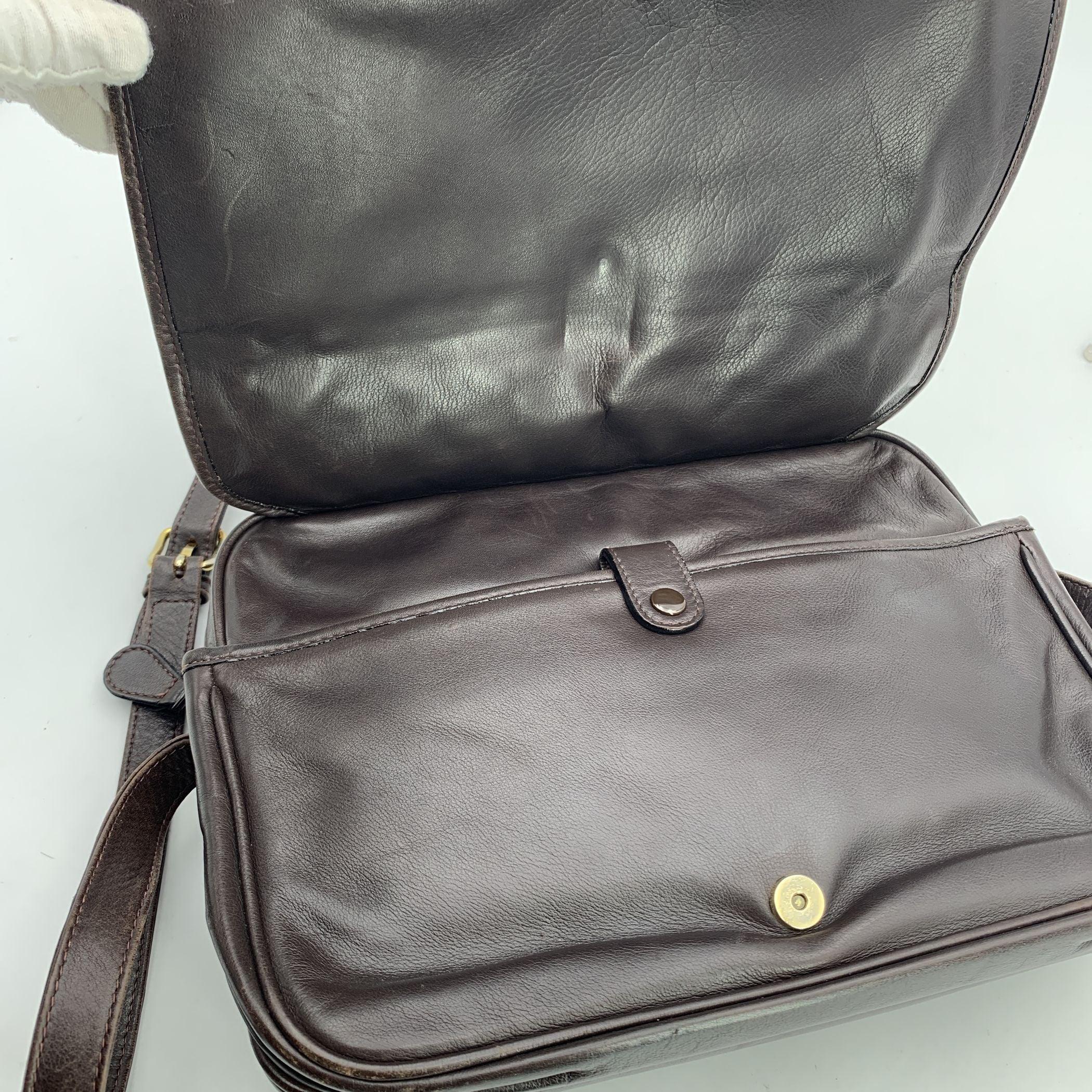 Fendi Vintage Brown Leder Stitching Messenger Bag im Angebot 2
