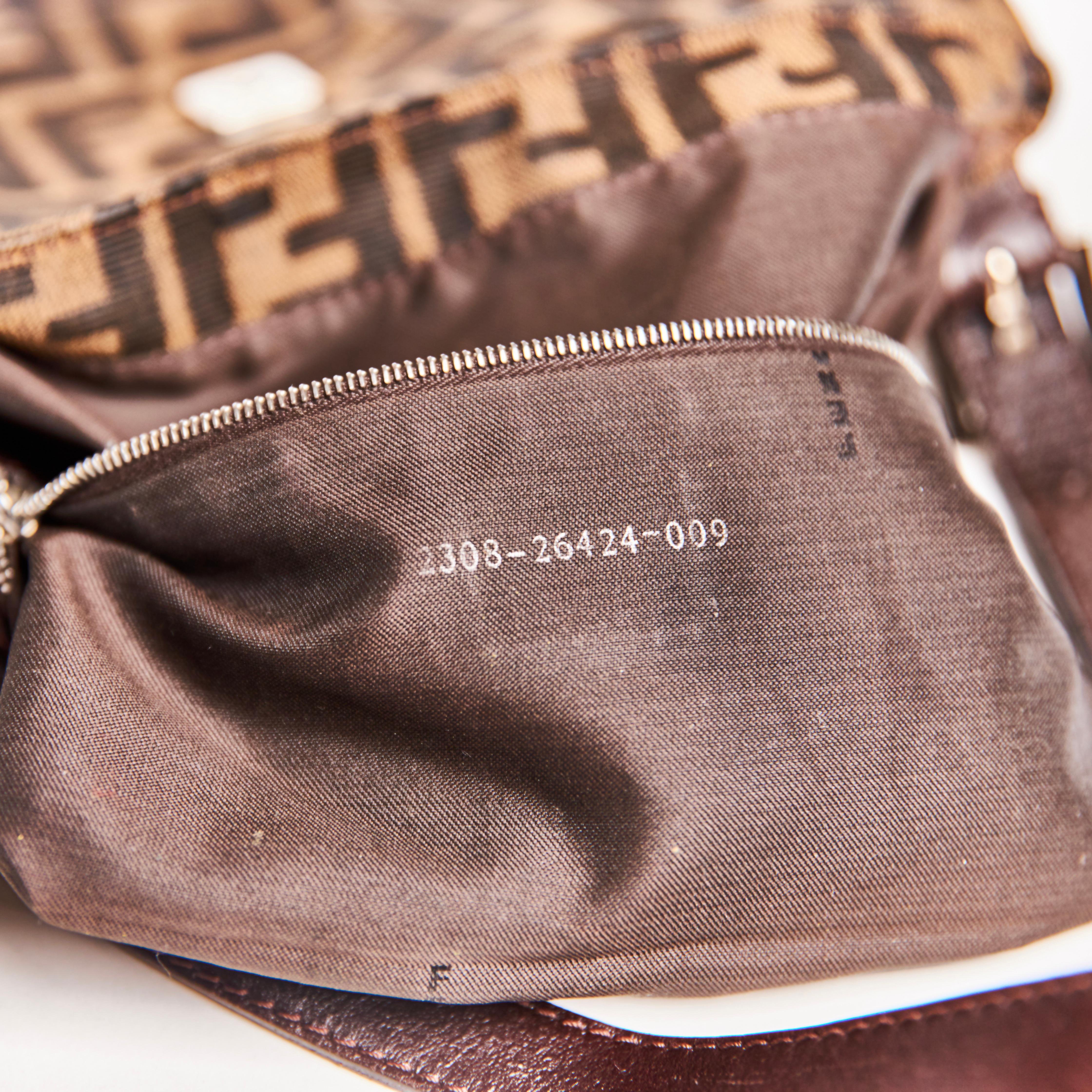 Fendi Vintage Brown Zucca Monogram Baguette Shoulder Bag In Good Condition In Montreal, Quebec