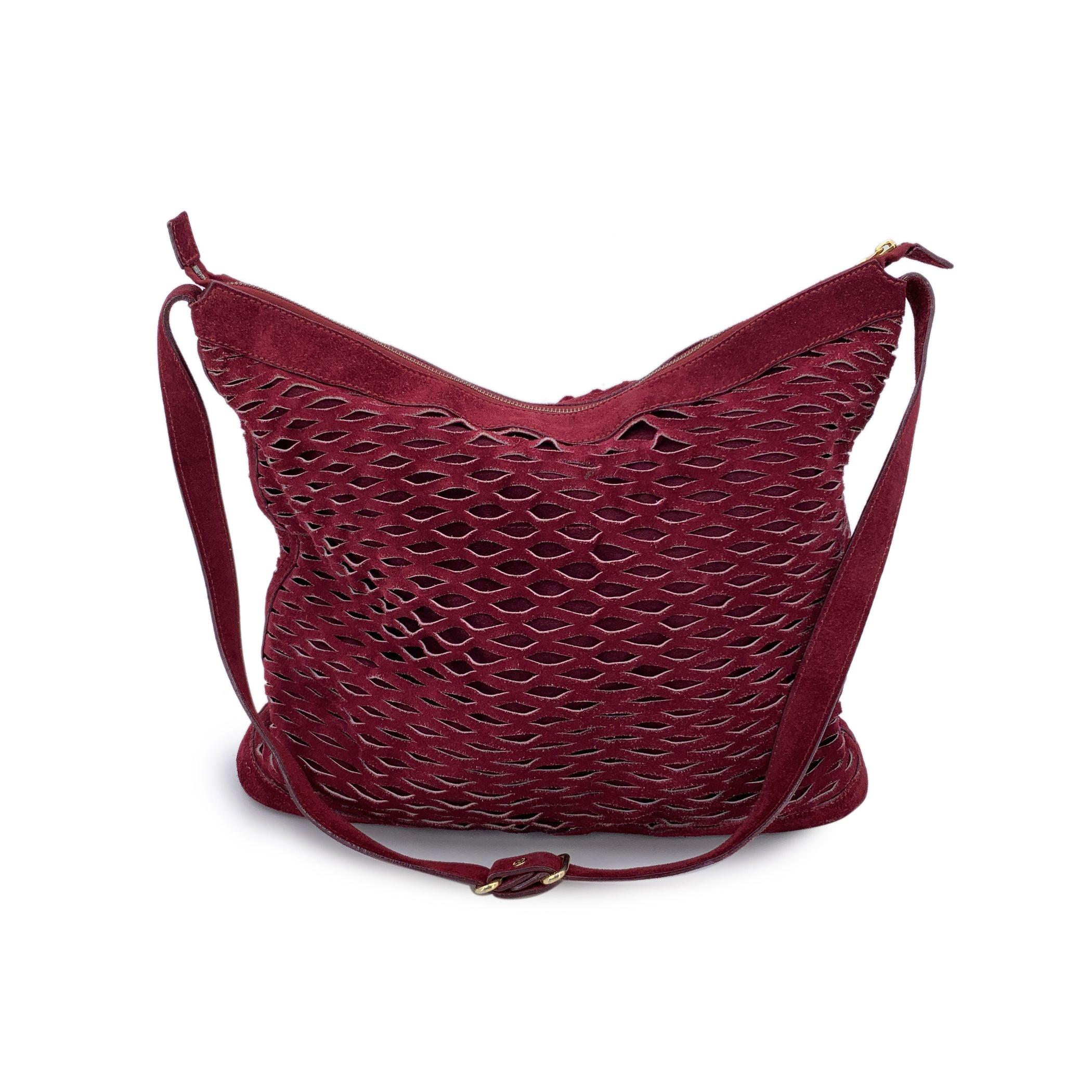 Fendi Vintage Burgund Perforiertes Wildleder Tote Umhängetasche (Braun) im Angebot