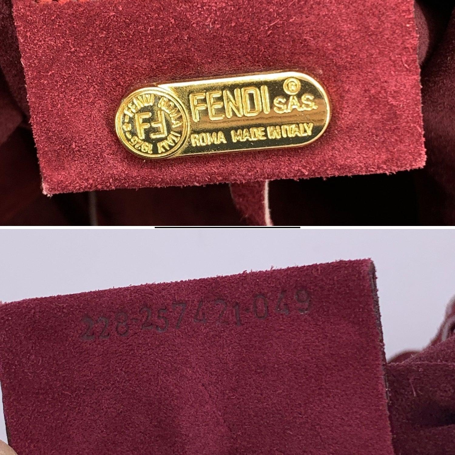 Fendi Vintage Burgund Perforiertes Wildleder Tote Umhängetasche im Zustand „Gut“ im Angebot in Rome, Rome