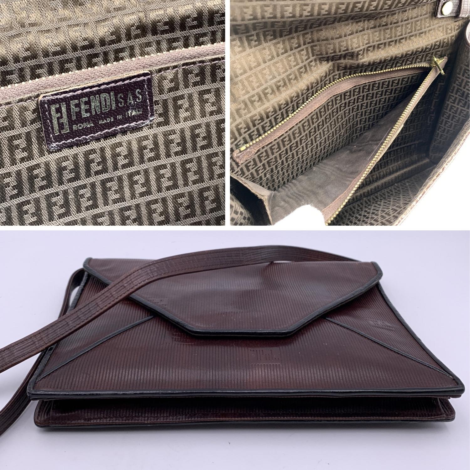 Fendi Vintage Embossed Ribbed Brown Leather Clutch Shoulder Bag In Good Condition In Rome, Rome