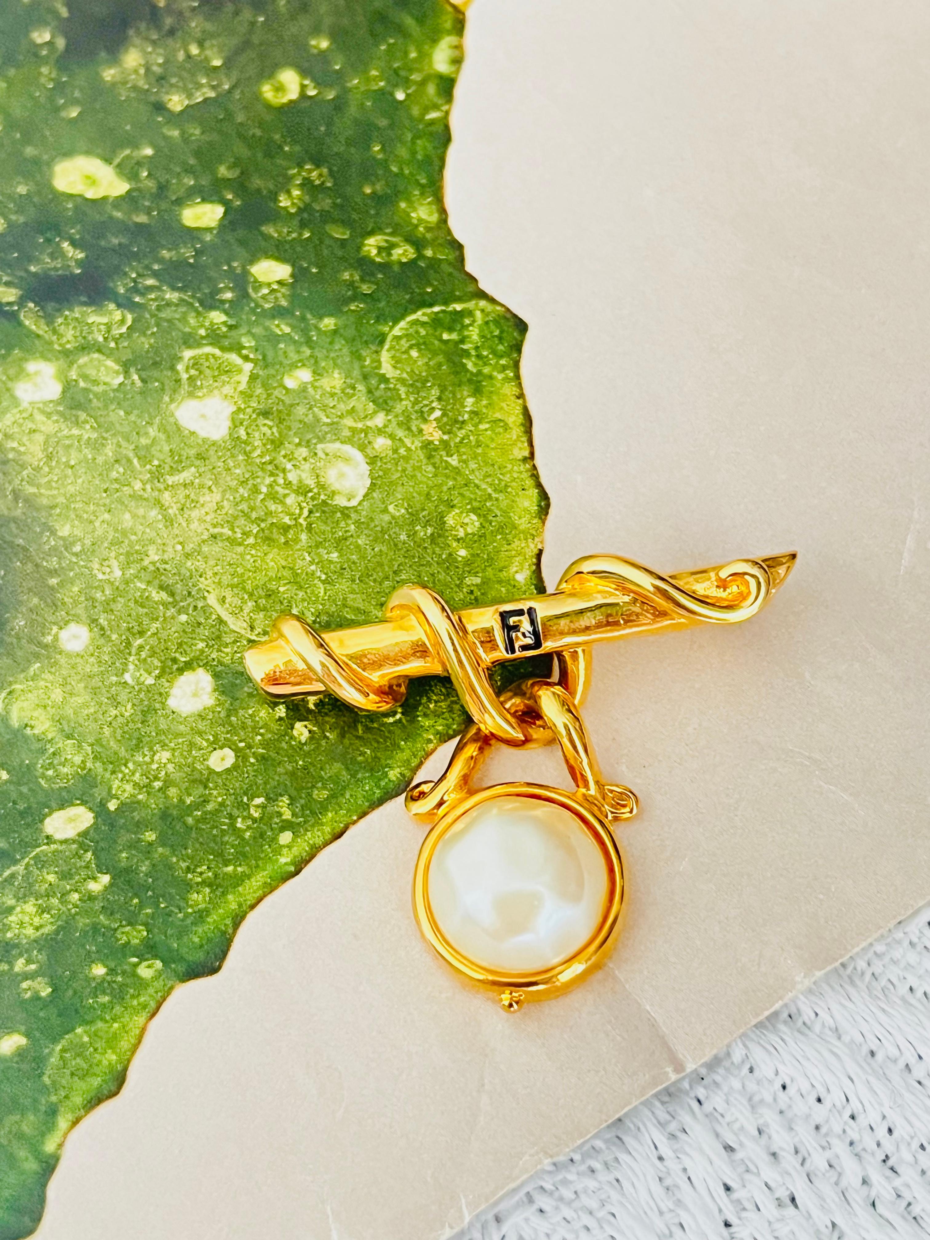 Fendi Vintage 1980s Unisex Fendista Logo Black F White Round Circle Pearl Dangle Drop Vine Rope Bar Modernist Brooch, Gold Tone

Very excellent condition. Very rare to find. High value collection. 100% Genuine.

A unique piece. This is gold plated