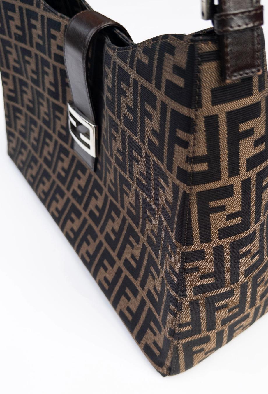 Fendi Vintage FF JUMBO Tasche in Übergröße für Damen oder Herren im Angebot