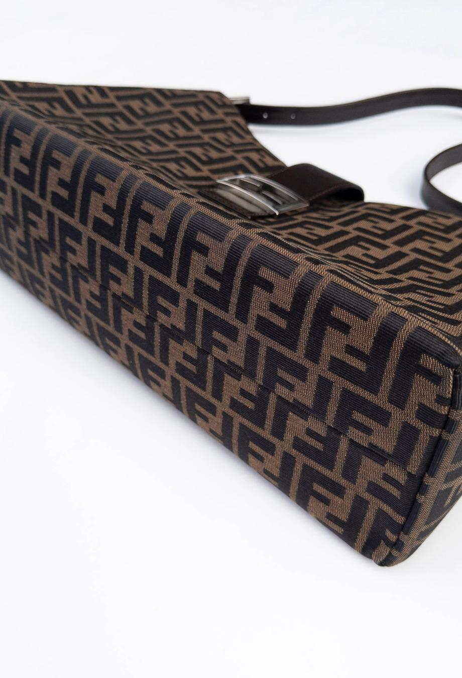 Fendi Vintage FF JUMBO Tasche in Übergröße im Angebot 1