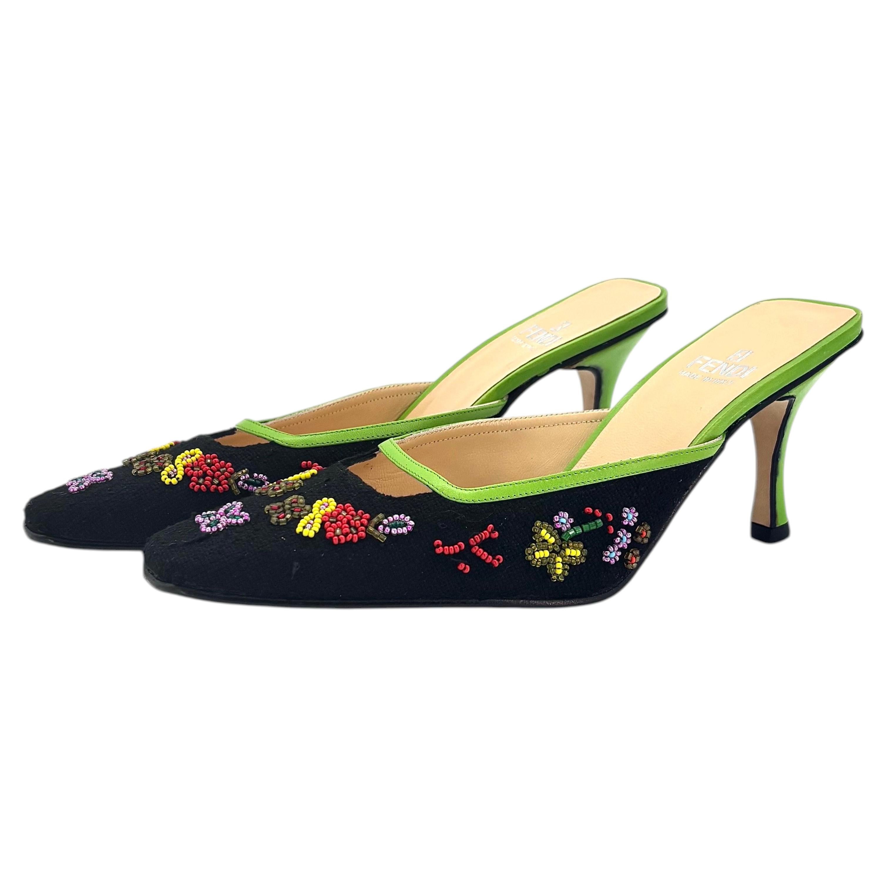 Fendi Vintage-Pumps im Slip-On-Stil mit Blumenmuster und Perlenverzierung, Größe 6