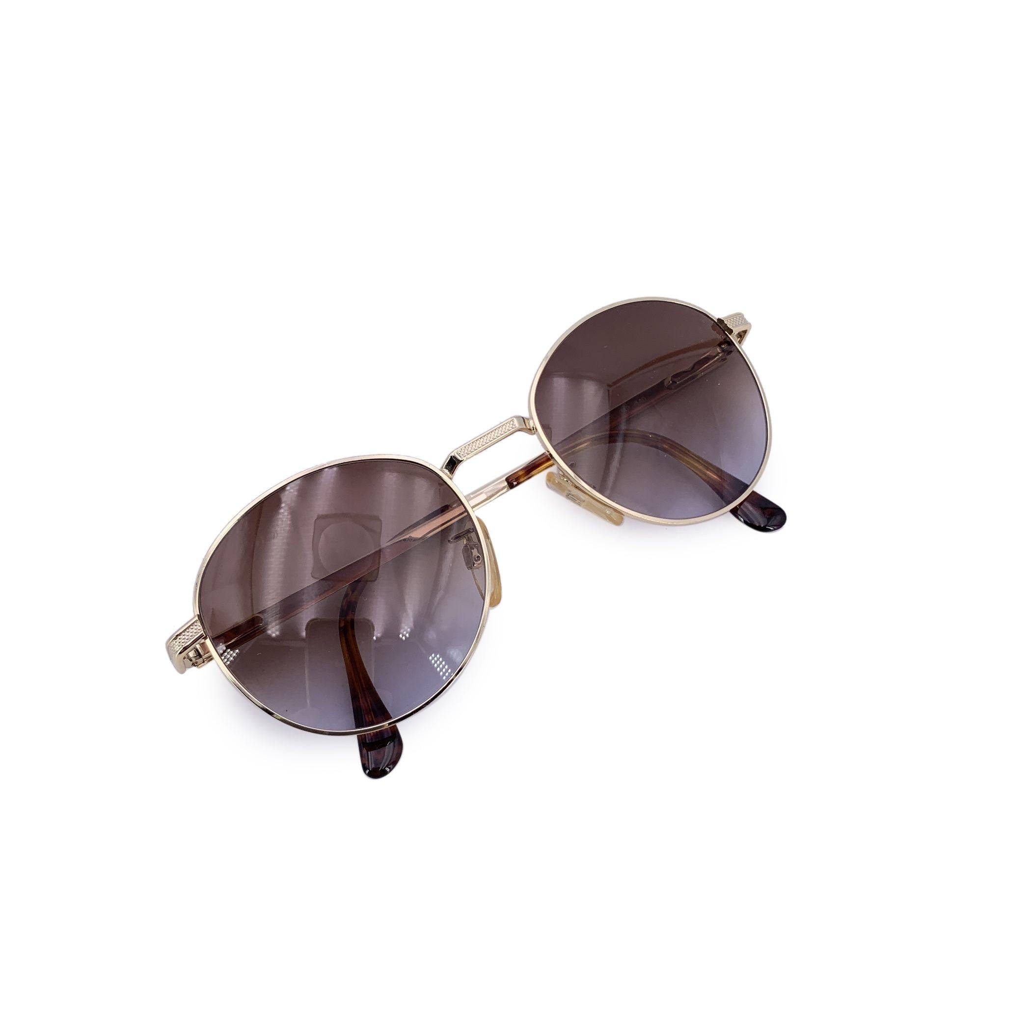 Embrace the refined allure of vintage Italian fashion with these stunning Fendi VL 7007 sunglasses, a standout accessory from the bold and style-defining 1980s. With their distinctive oval silhouette and minimalist light gold -toned design, they