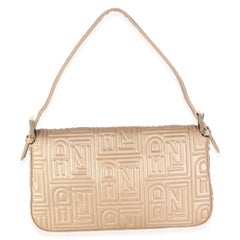 Fendi Vintage Gold Nappa FF-geprägte mittelgroße Baguette-Tasche