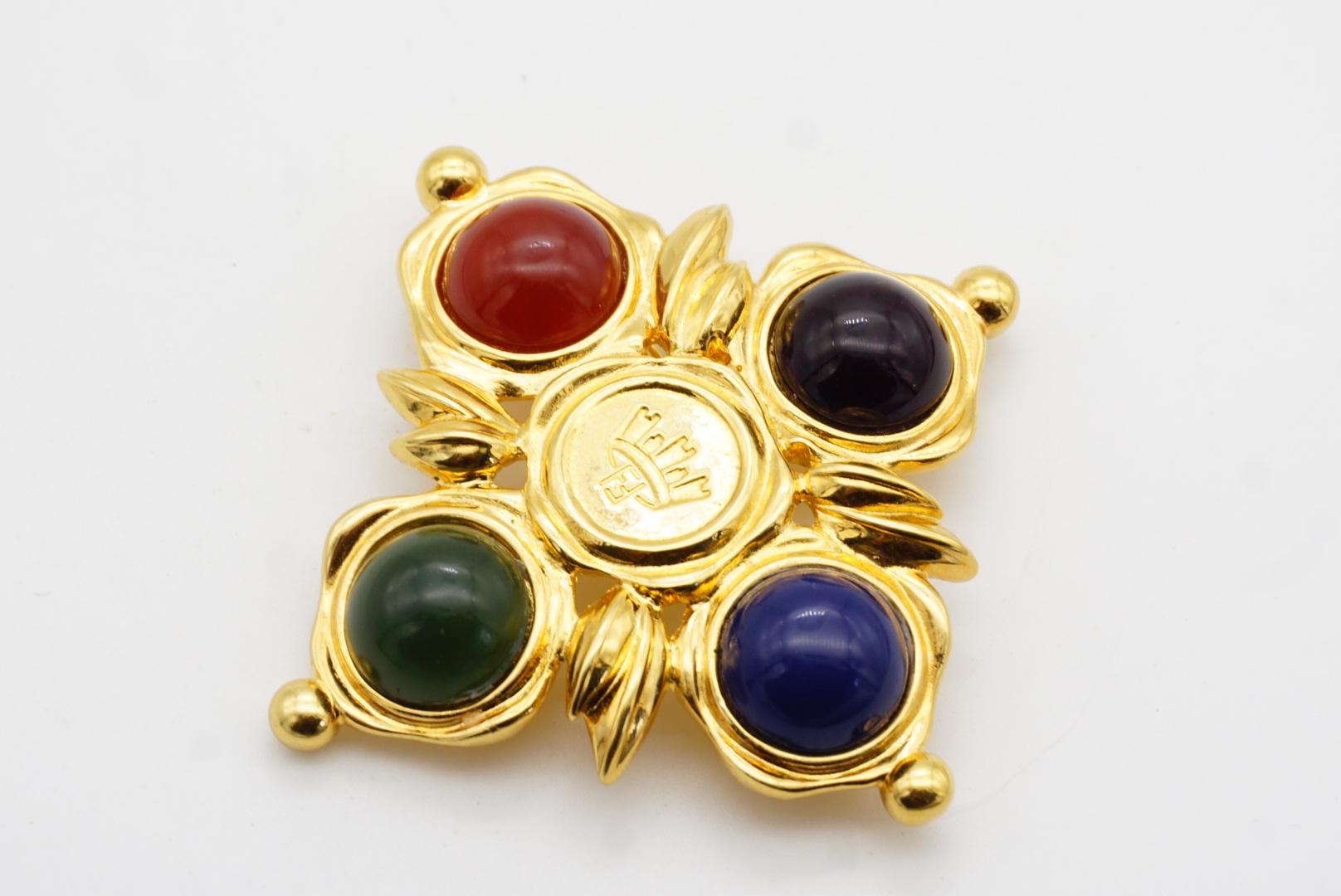Fendi Vintage Gripoix Logo F Crown Crest Maltese Cross Cabochon Chunky Broche en venta 5