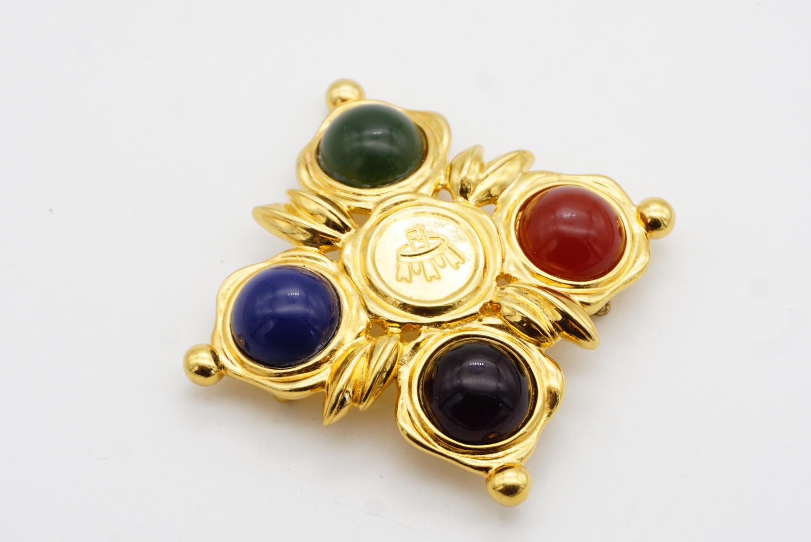 Fendi Vintage Gripoix Logo F Crown Crest Maltese Cross Cabochon Chunky Broche en venta 6