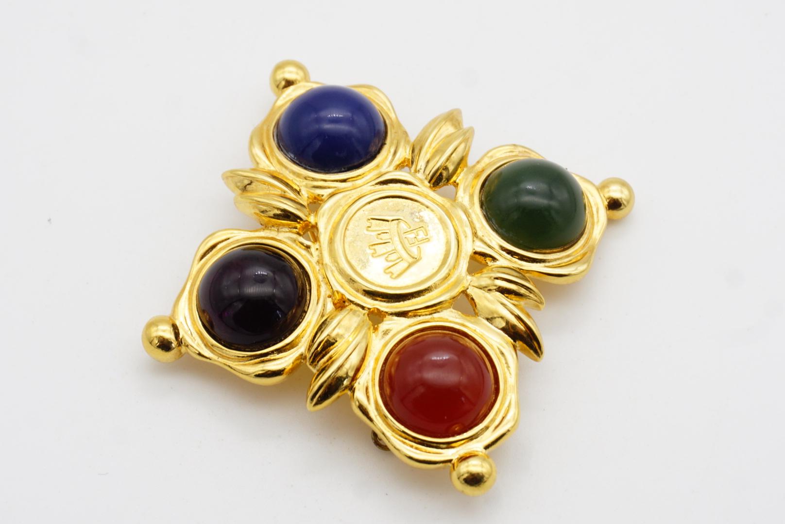 Fendi Vintage Gripoix Logo F Crown Crest Maltese Cross Cabochon Chunky Broche en venta 7