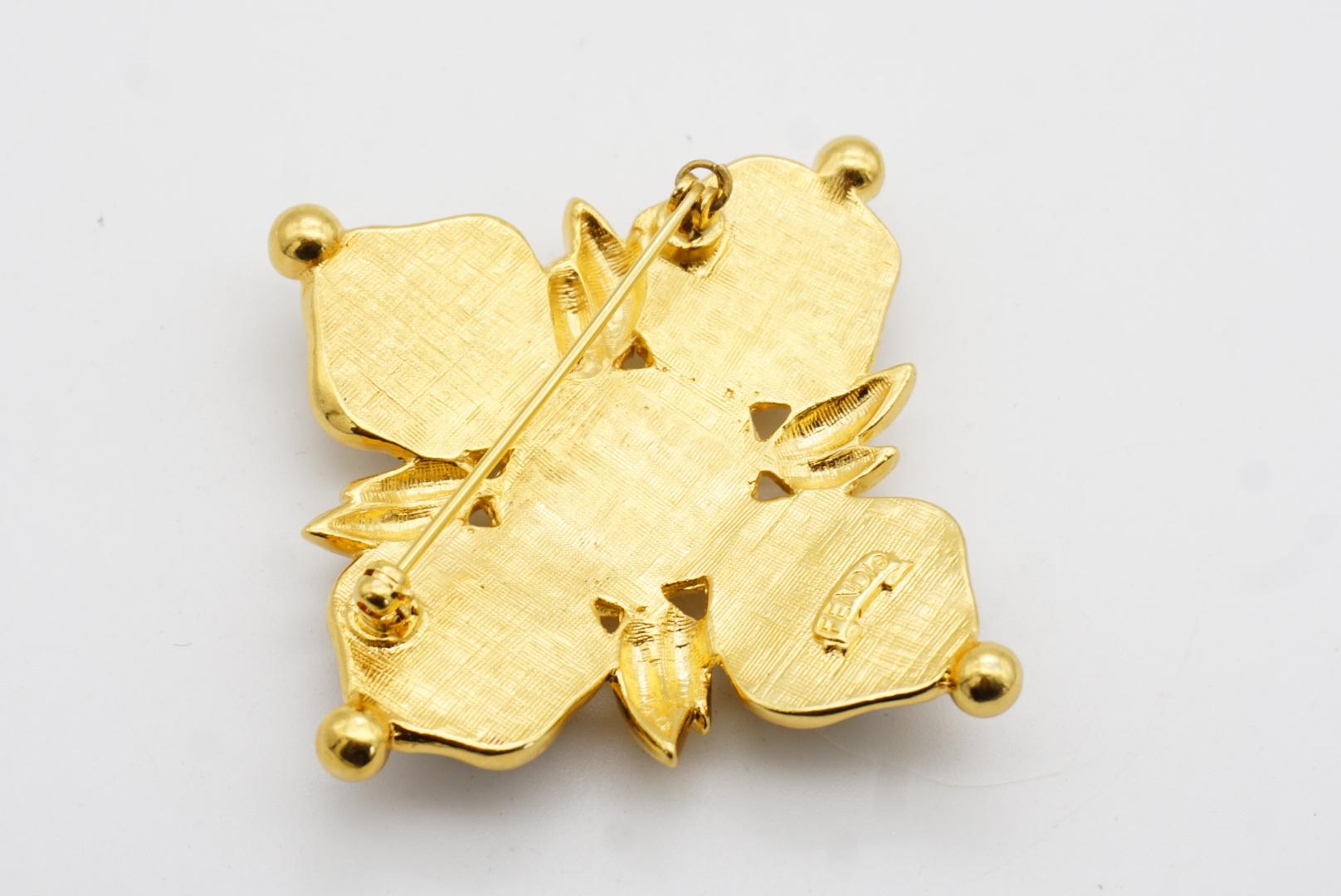 Fendi Vintage Gripoix Logo F Crown Crest Maltese Cross Cabochon Chunky Broche en venta 8