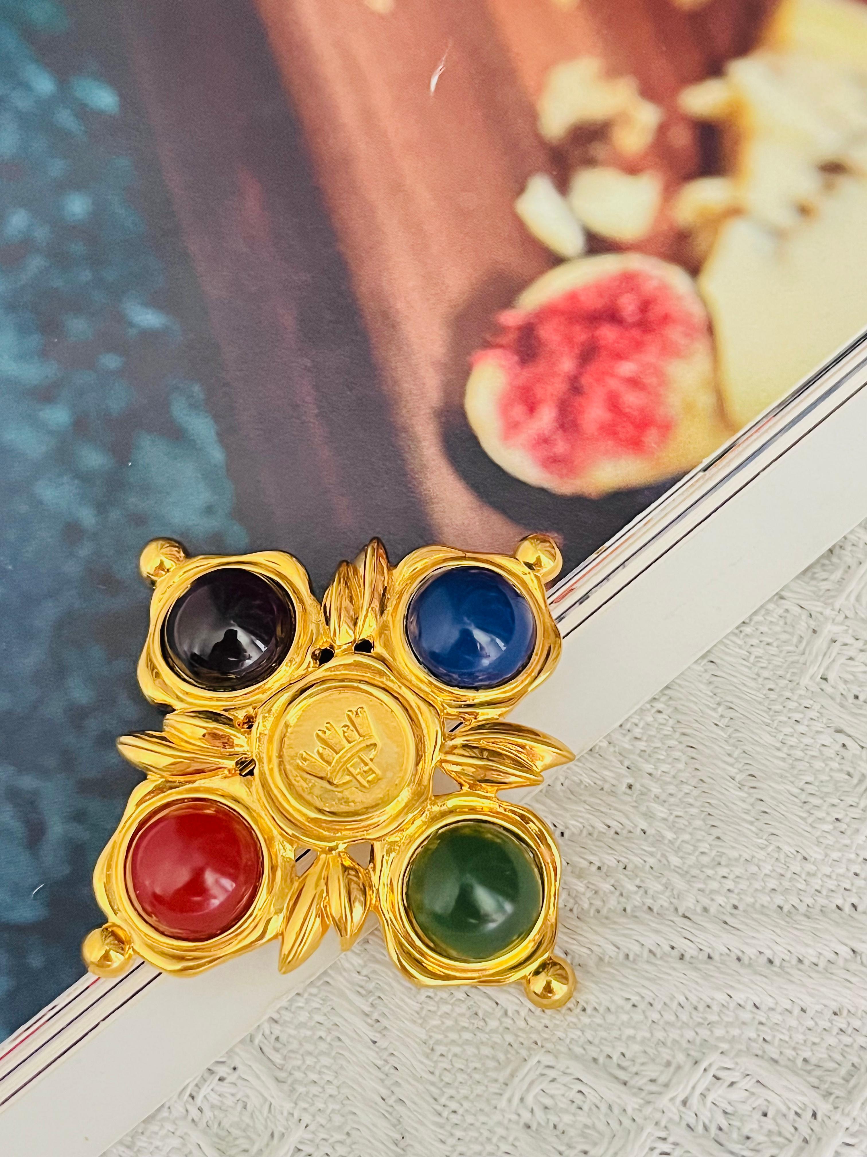 Fendi Vintage Gripoix Logo F Crown Crest Maltese Cross Cabochon Chunky Broche en Excelente estado para la venta en Wokingham, England