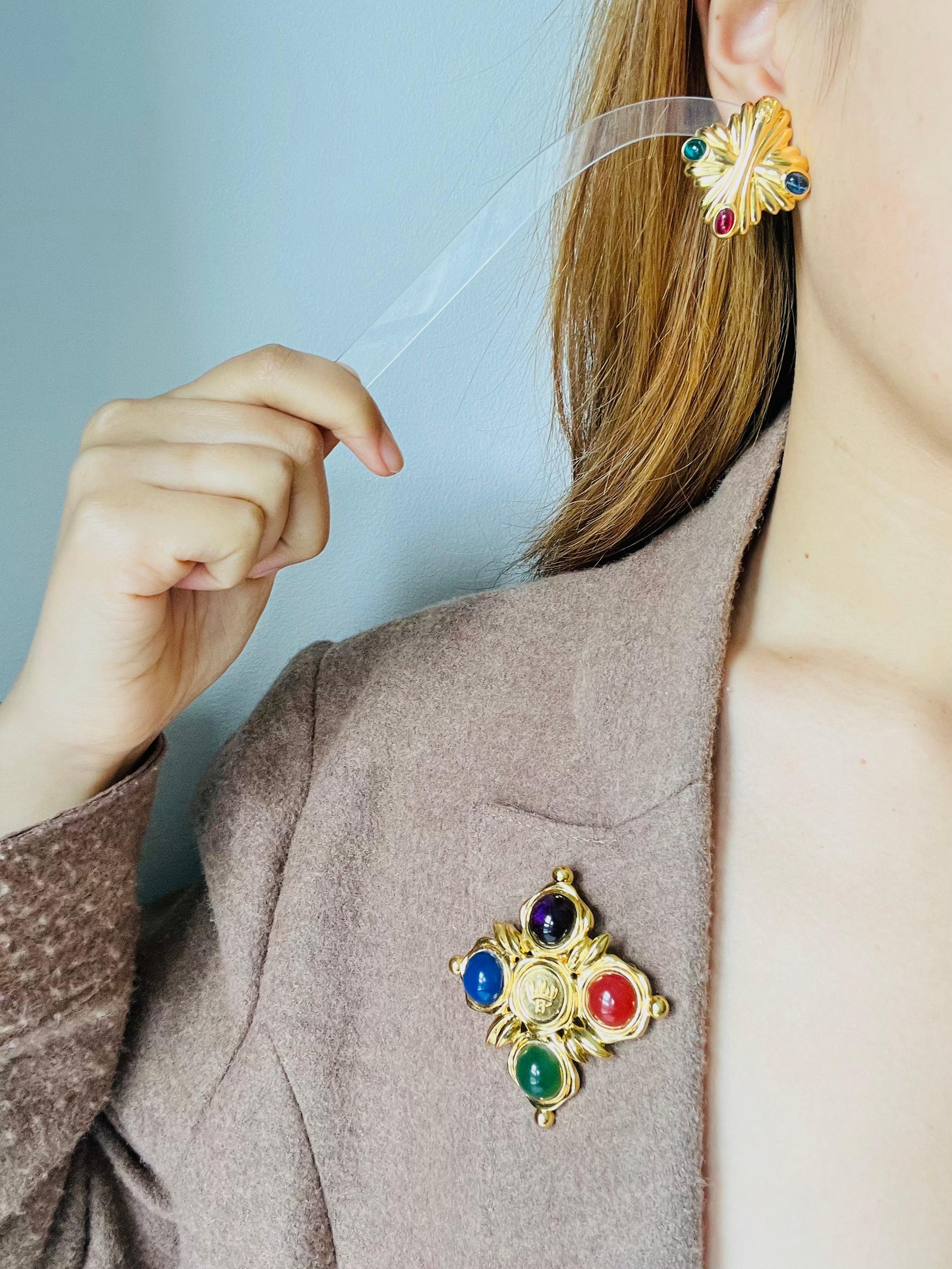 Fendi Vintage Gripoix Logo F Rubin Smaragd Lapis Crest Malteserkreuz Ohrringe im Angebot 4