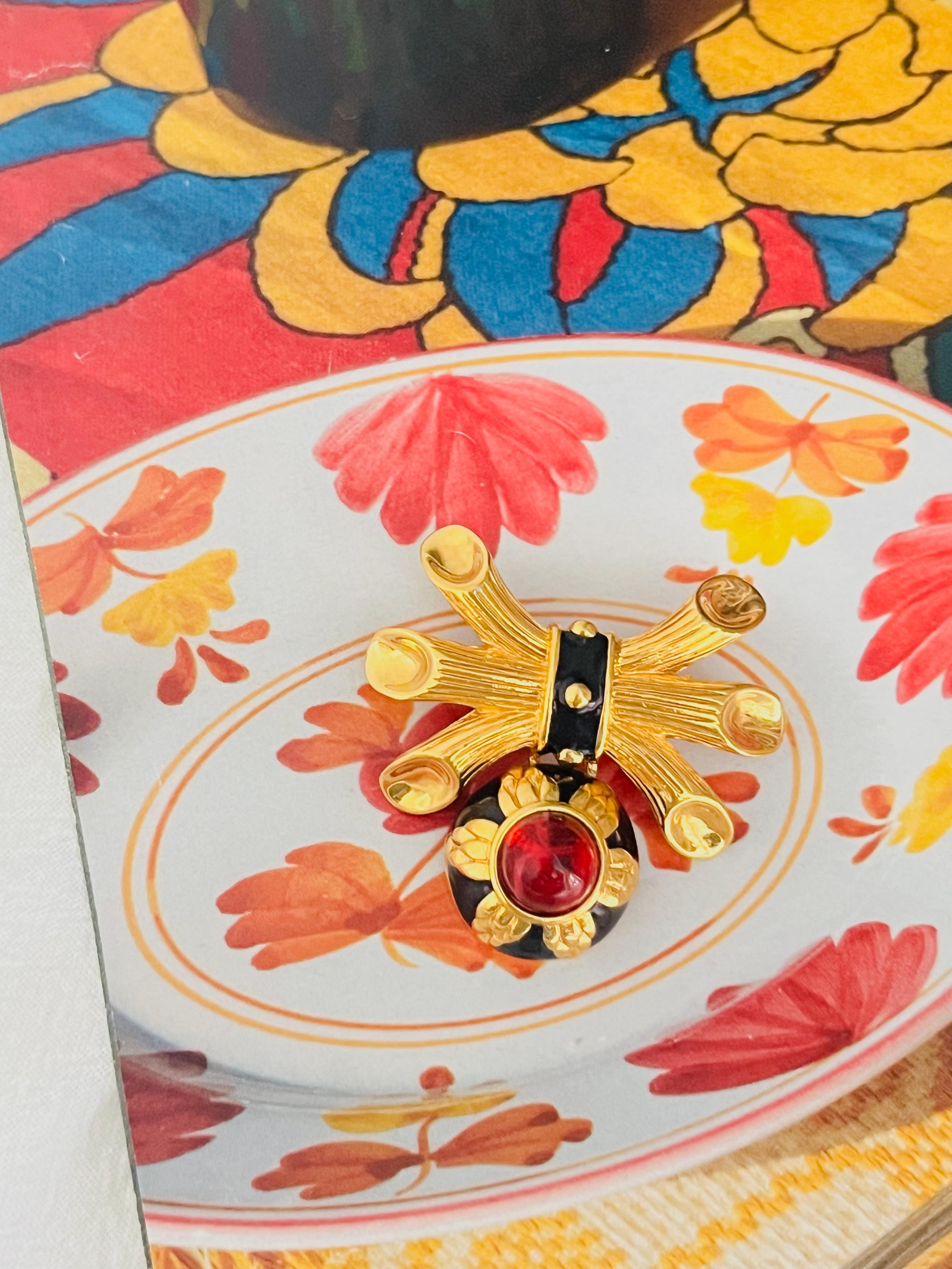 Fendi Vintage Gripoix Rubí Flor Círculo Gota Cristal Colgante Broche Lazo Negro en venta 1