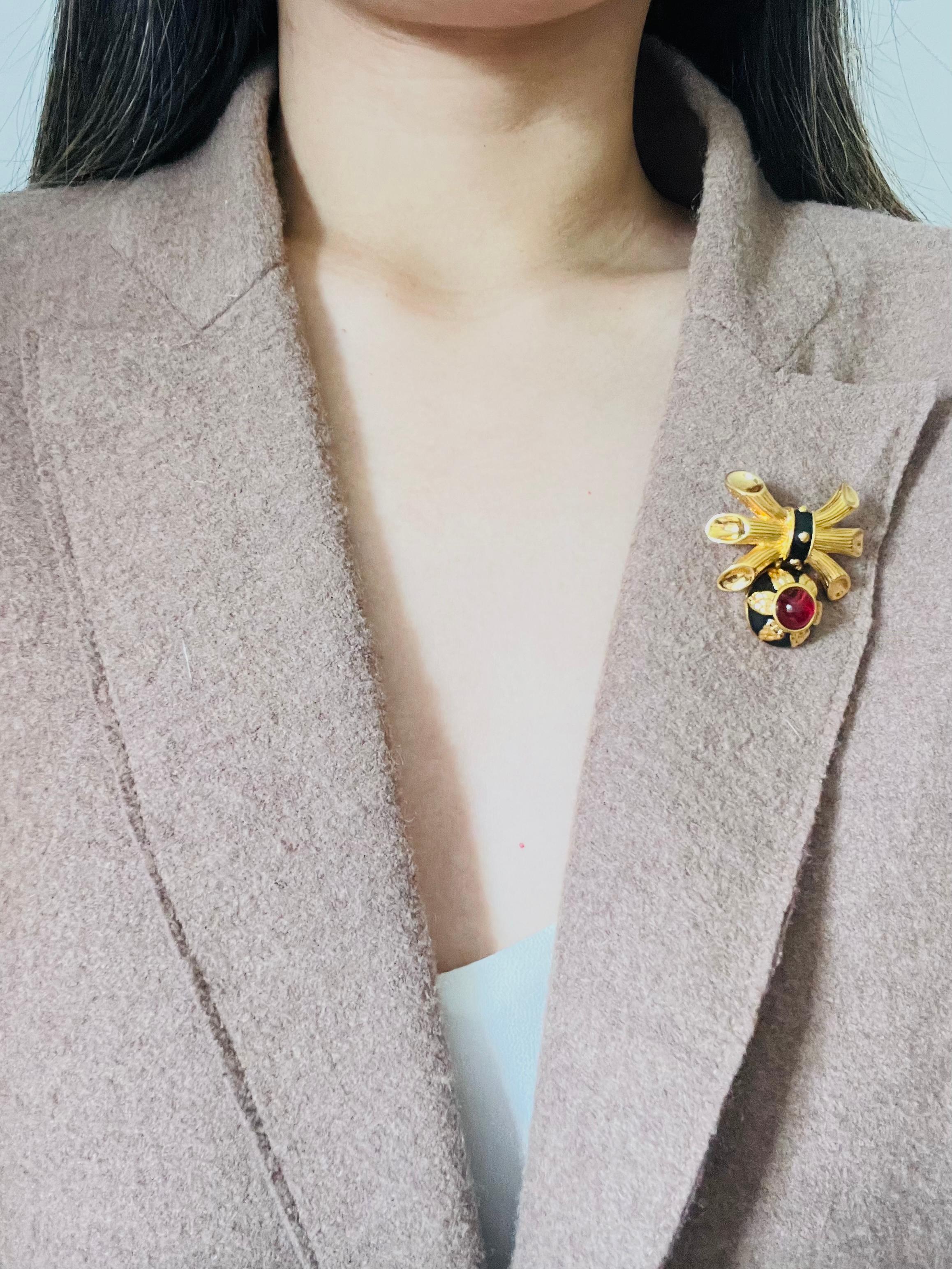 Fendi Vintage Gripoix Rubí Flor Círculo Gota Cristal Colgante Broche Lazo Negro en venta 2