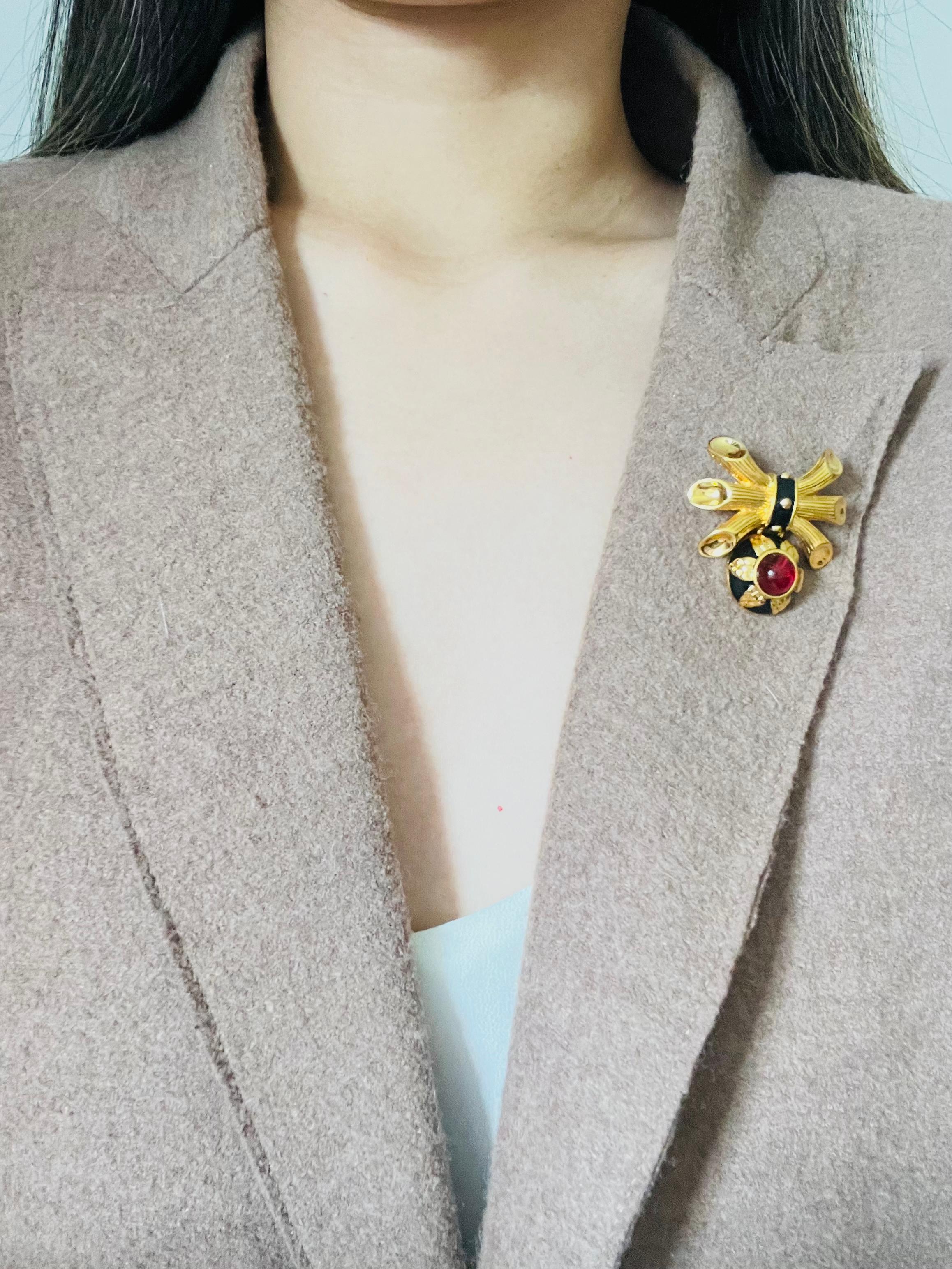Fendi Vintage Gripoix Rubí Flor Círculo Gota Cristal Colgante Broche Lazo Negro en venta 3