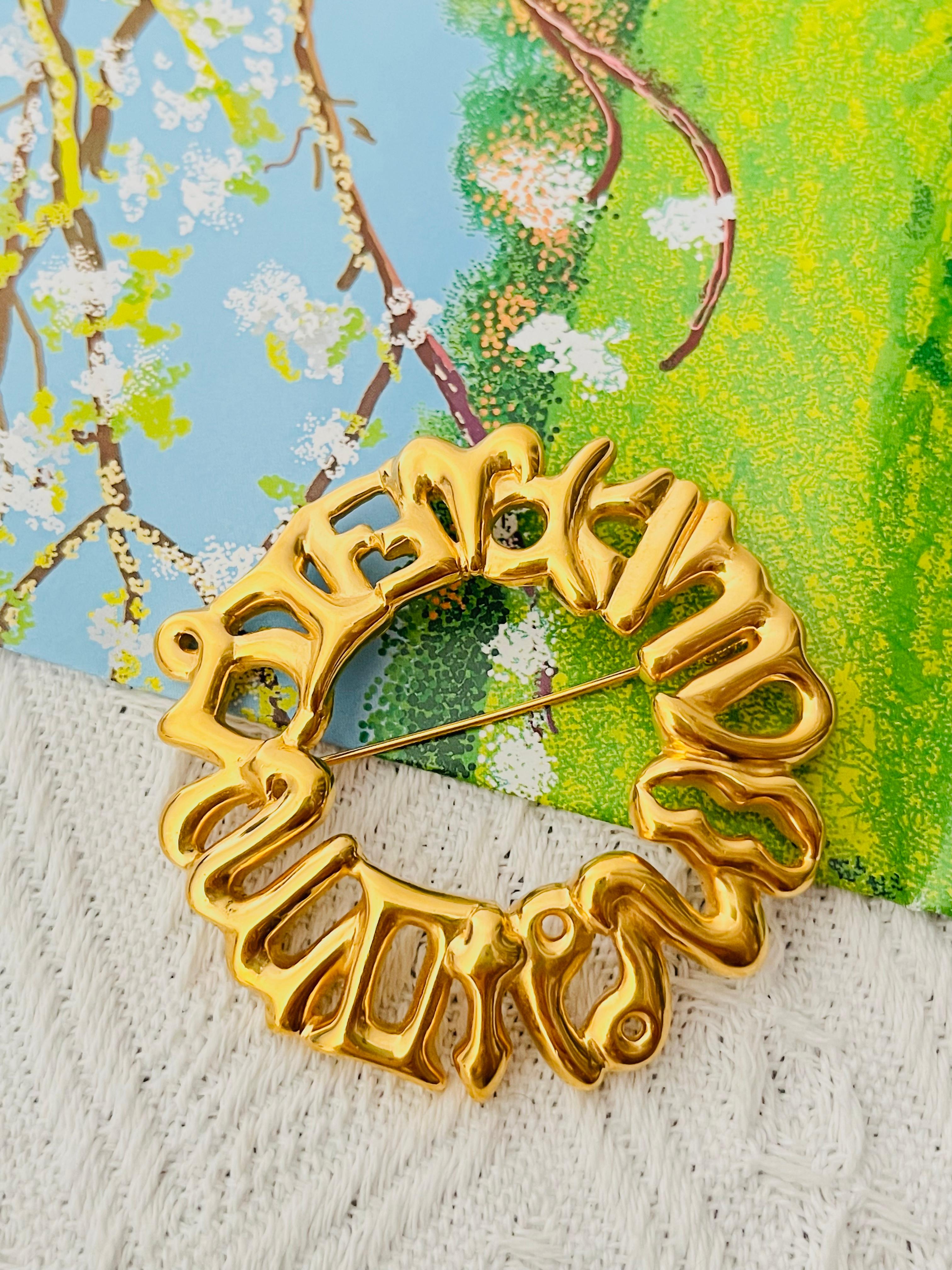 Fendi Vintage Unisex Large Fendista Logo F Zodiac Astrological Wreath Wheel Round Openwork Modernist Chunky Brooch, Gold Tone

Very excellent condition. Very rare to find. 100% Genuine.

A unique piece. This is gold plated stylised brooch.