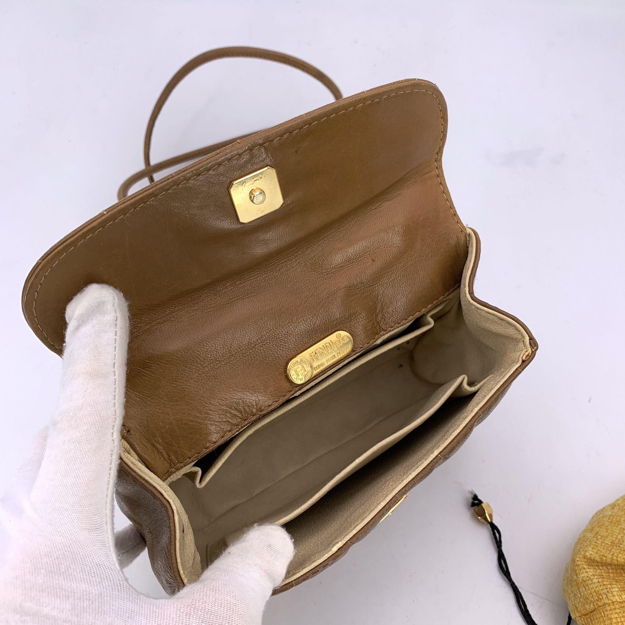 Fendi Vintage Light Brown Gestepptes Leder Janus Kleine Umhängetasche im Zustand „Gut“ in Rome, Rome
