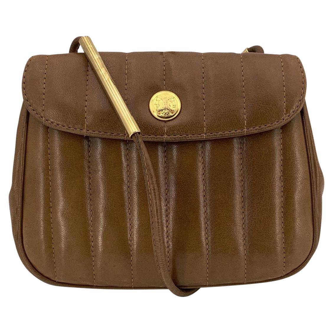 Fendi Vintage By Light Leather Quilted Janus Small Crossbody Bag (Sac à bandoulière en cuir matelassé marron clair)
