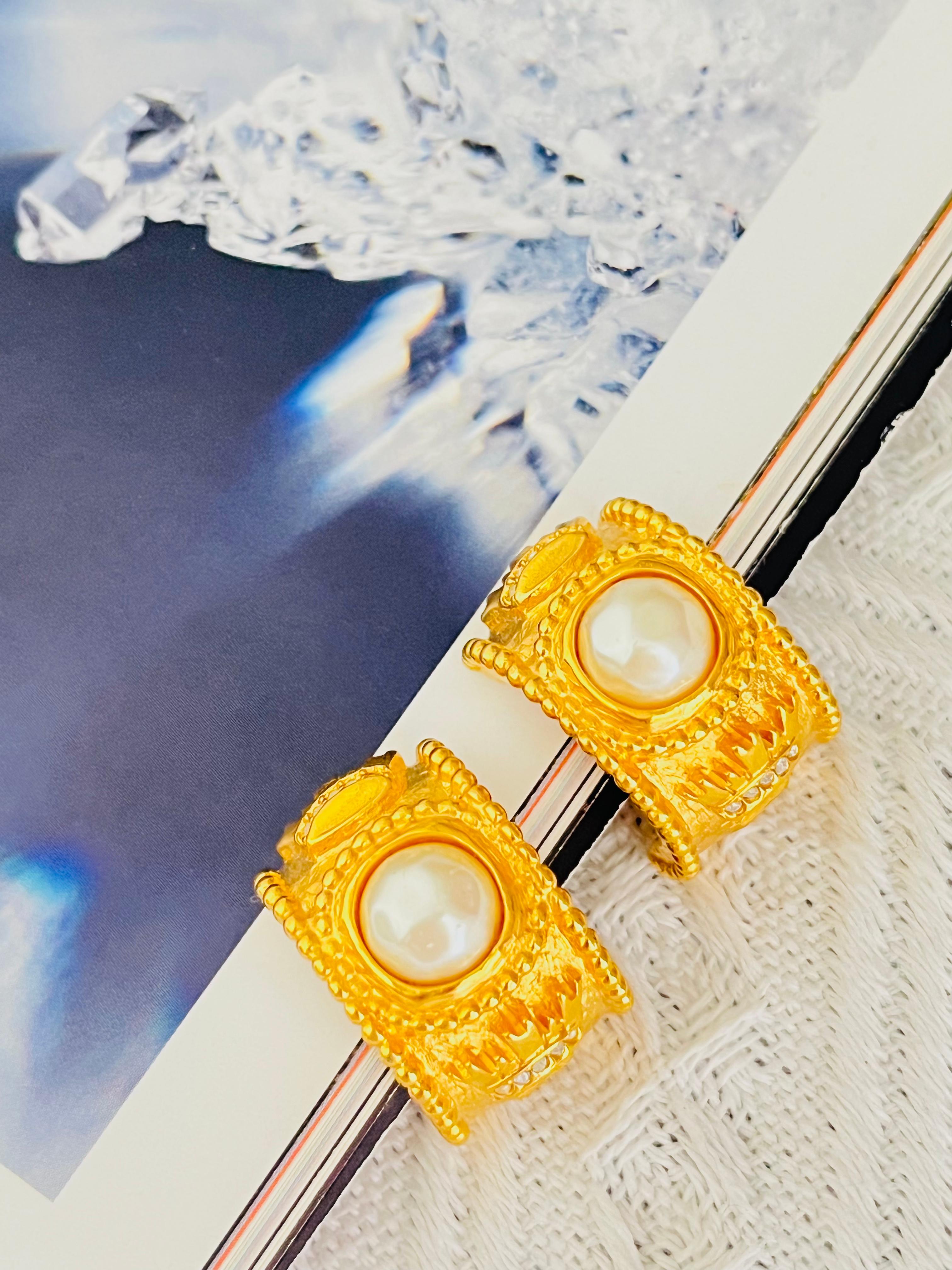 Fendi Vintage Logo Black F Fendista Crown Pearl Crystal Dome Hoop Clip Earrings In Excellent Condition For Sale In Wokingham, England
