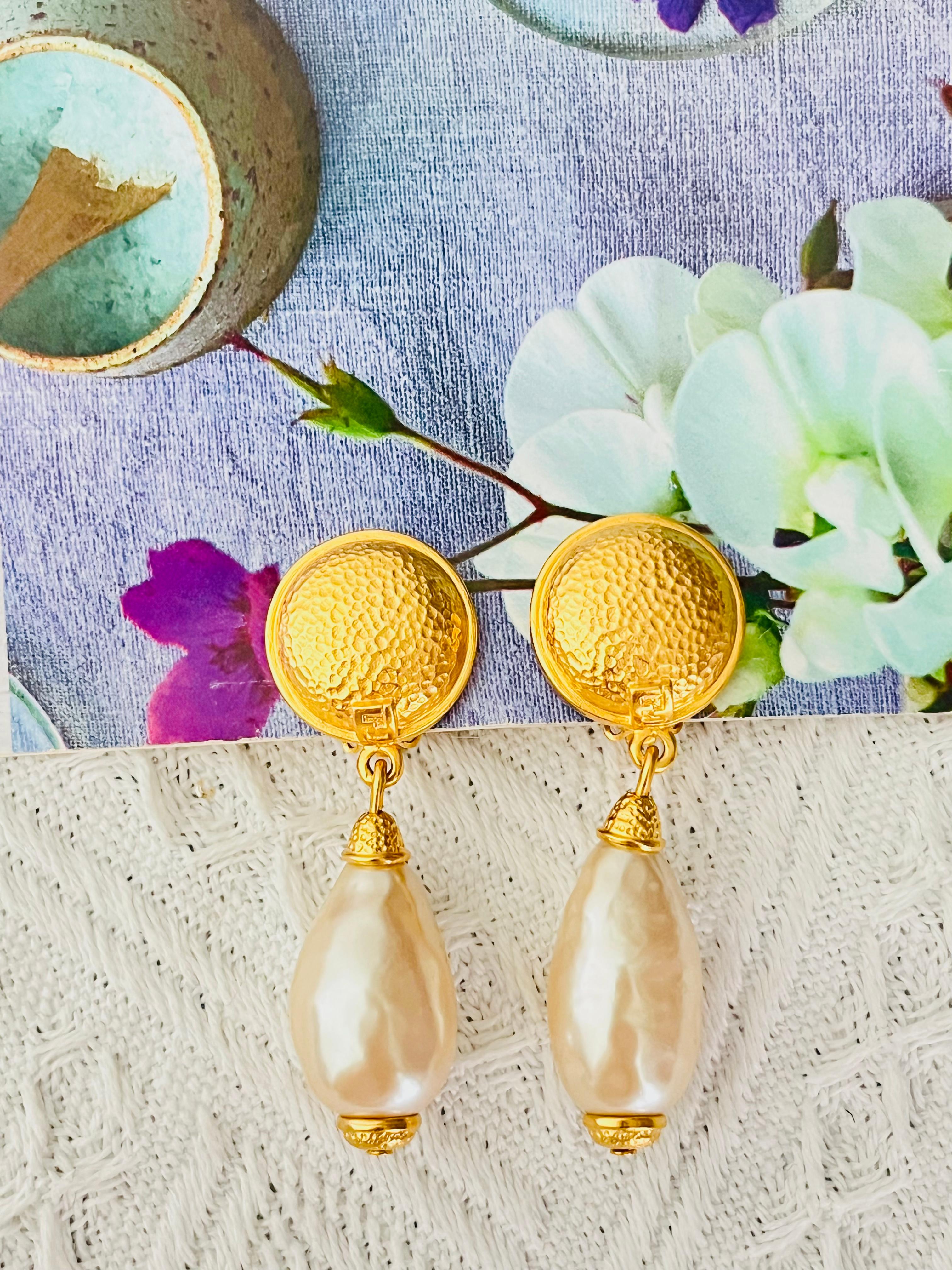 Fendi Vintage Baroque Logo Double F Fendista Circle Round Button White Pearl Water Tear Drop Dangle Modernist Elegant Clip Earrings, Gold Plated

Very good condition. Very light scratches, barely noticeable. 100% genuine. 

Unique design. A very