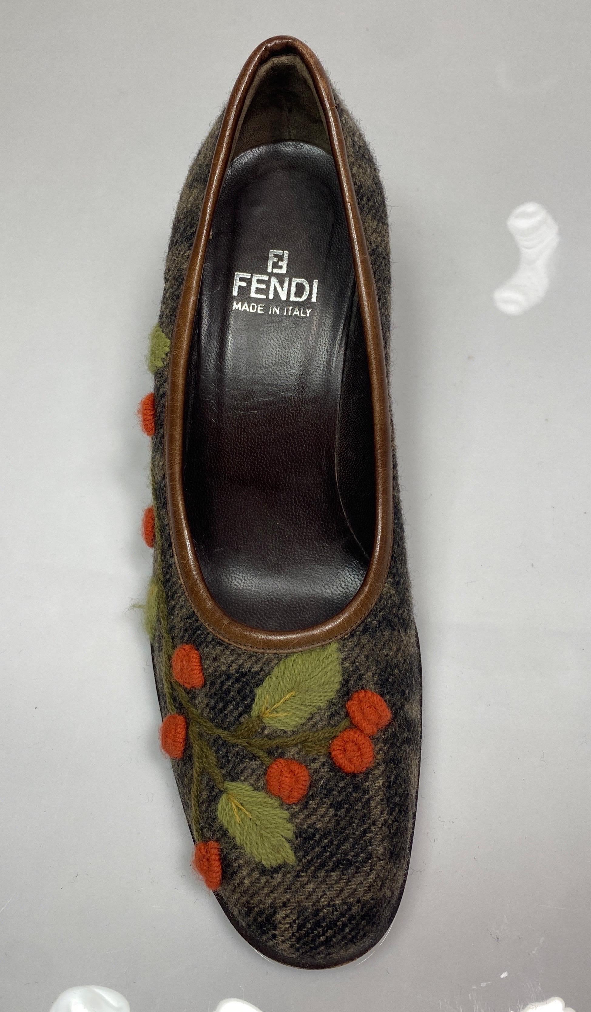Women's Fendi Vintage Logo Print Wool Embroidered Pump - Size 5.5  For Sale