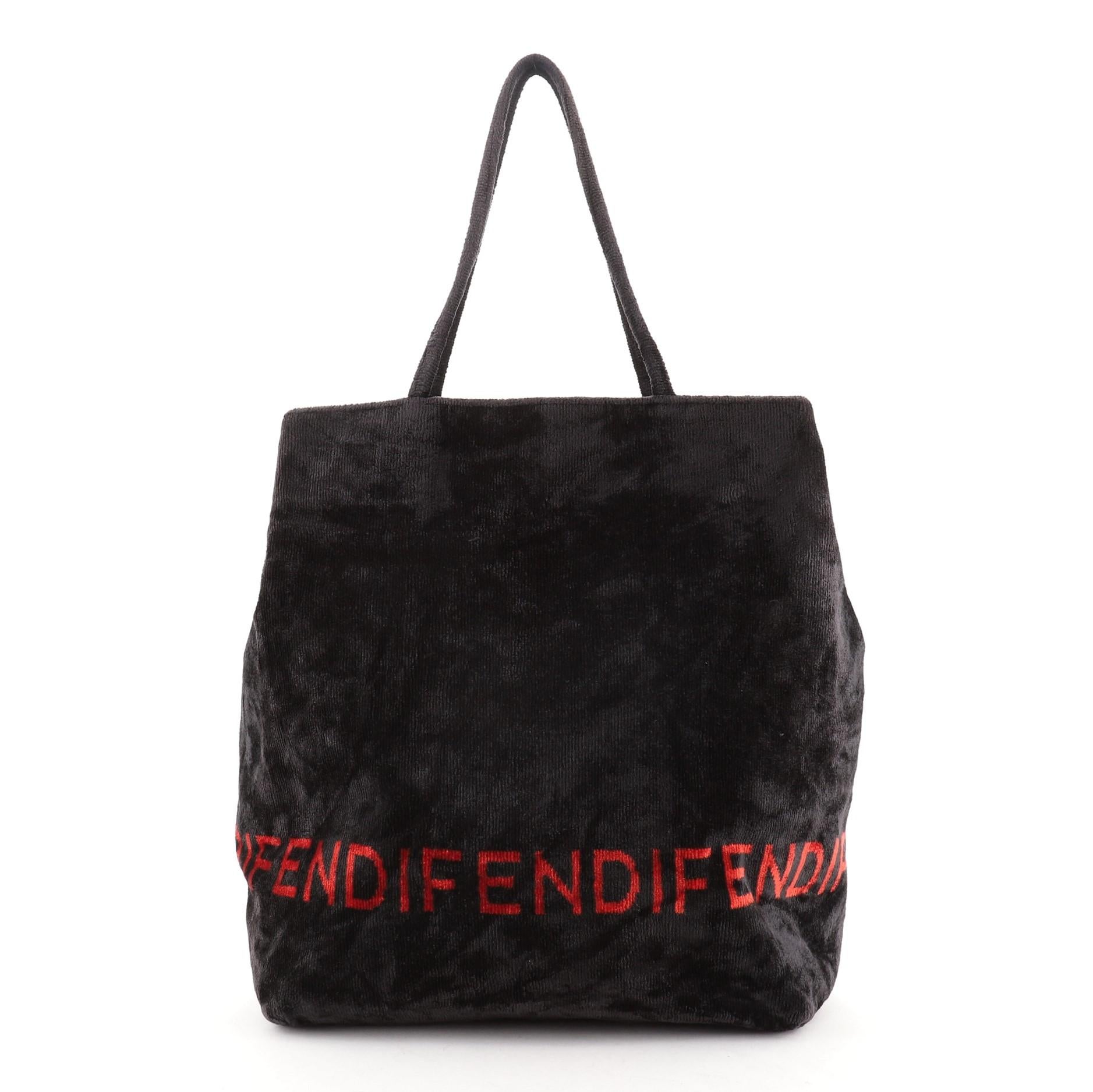 Fendi Vintage Logo Tote Velvet Large
Black

Condition Details: Odor in interior. Creasing and wear on exterior, small marks in interior, scratches and tarnish on hardware.

51910MSC

Height 14