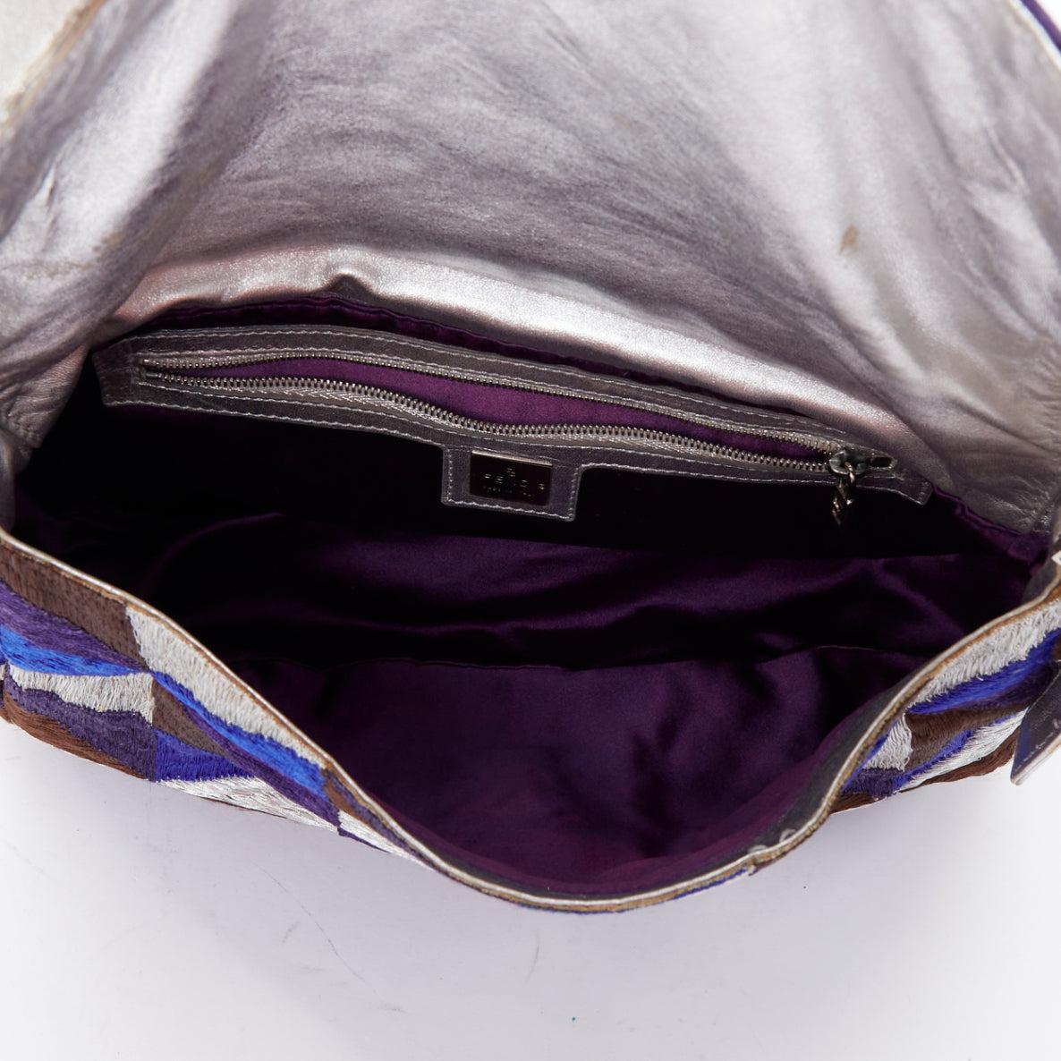 FENDI Vintage Mamma Baguette Umhängetasche aus blauem, silbernem und lila Stoff im Angebot 3