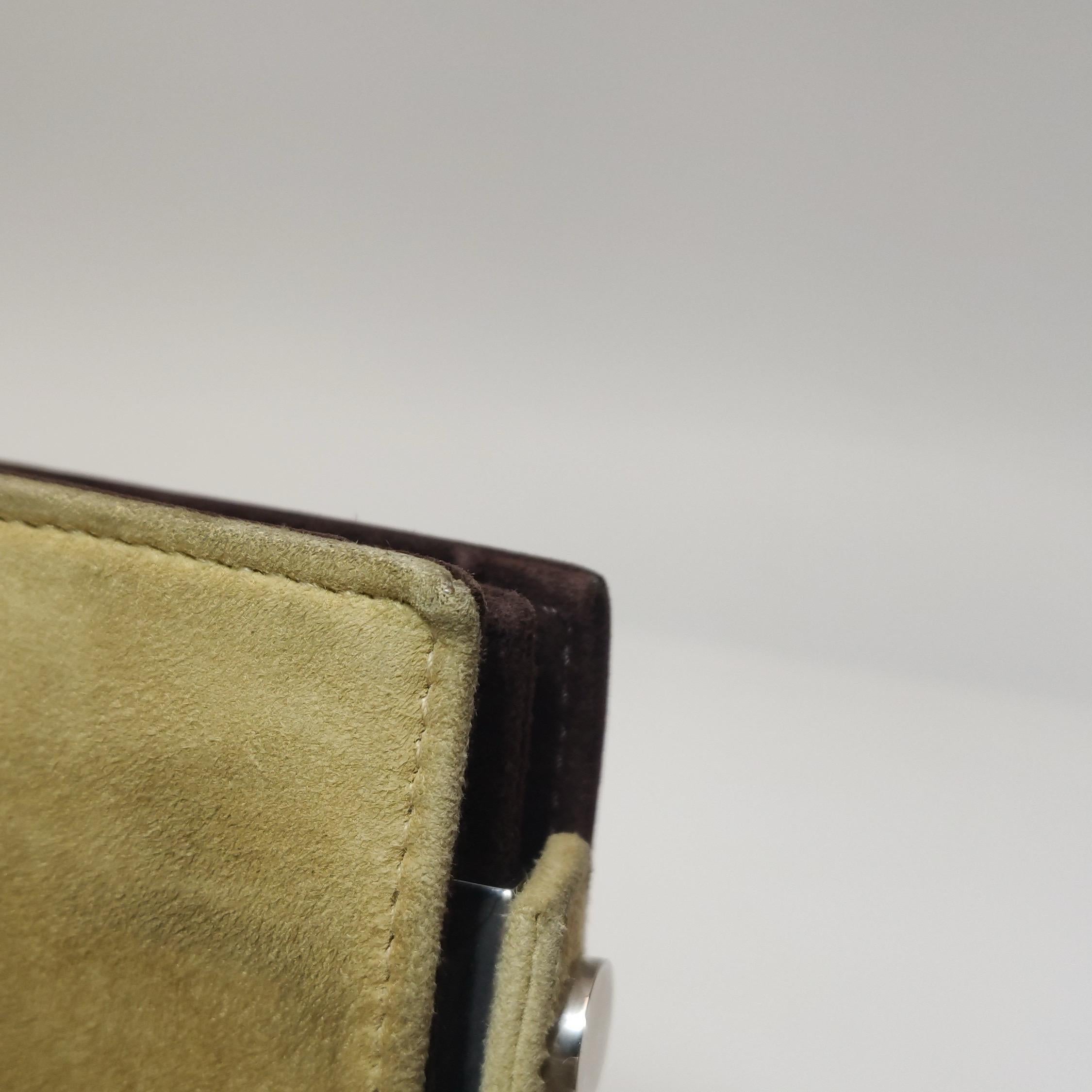Fendi Vintage Mini Bicolore Marrone in pelle scamosciata con fibbia frontale Borsa a tracolla in vendita 10