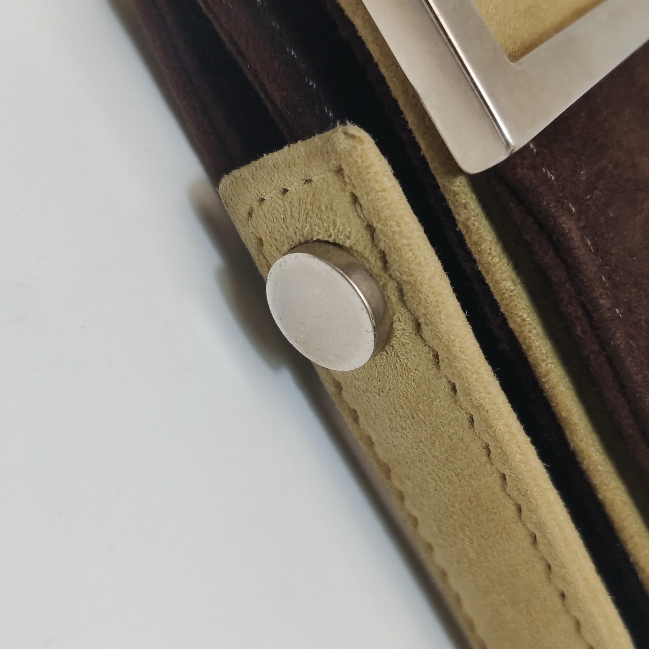 Fendi Vintage Mini Bicolore Marrone in pelle scamosciata con fibbia frontale Borsa a tracolla in vendita 11