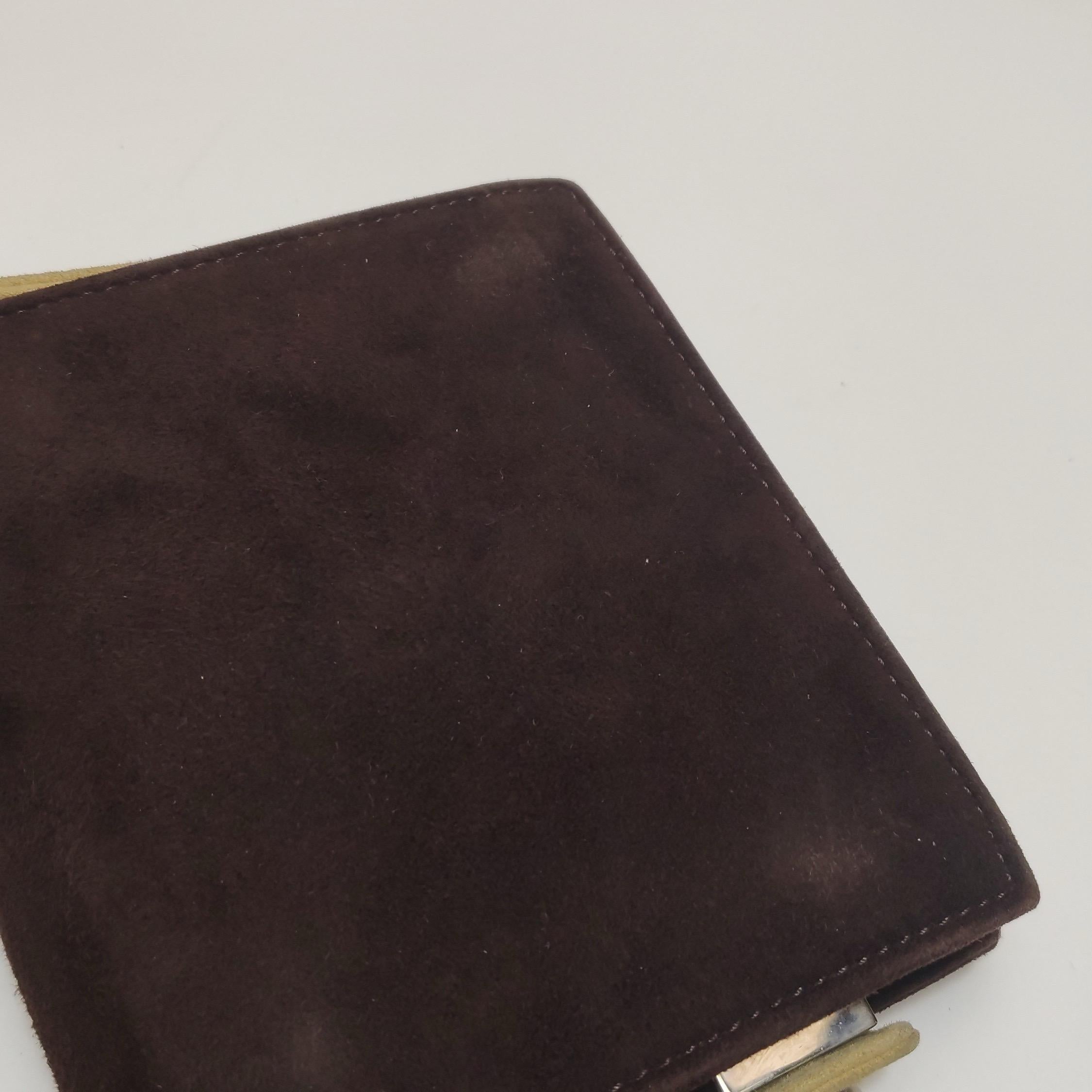 Fendi Vintage Mini Bicolore Marrone in pelle scamosciata con fibbia frontale Borsa a tracolla in vendita 14