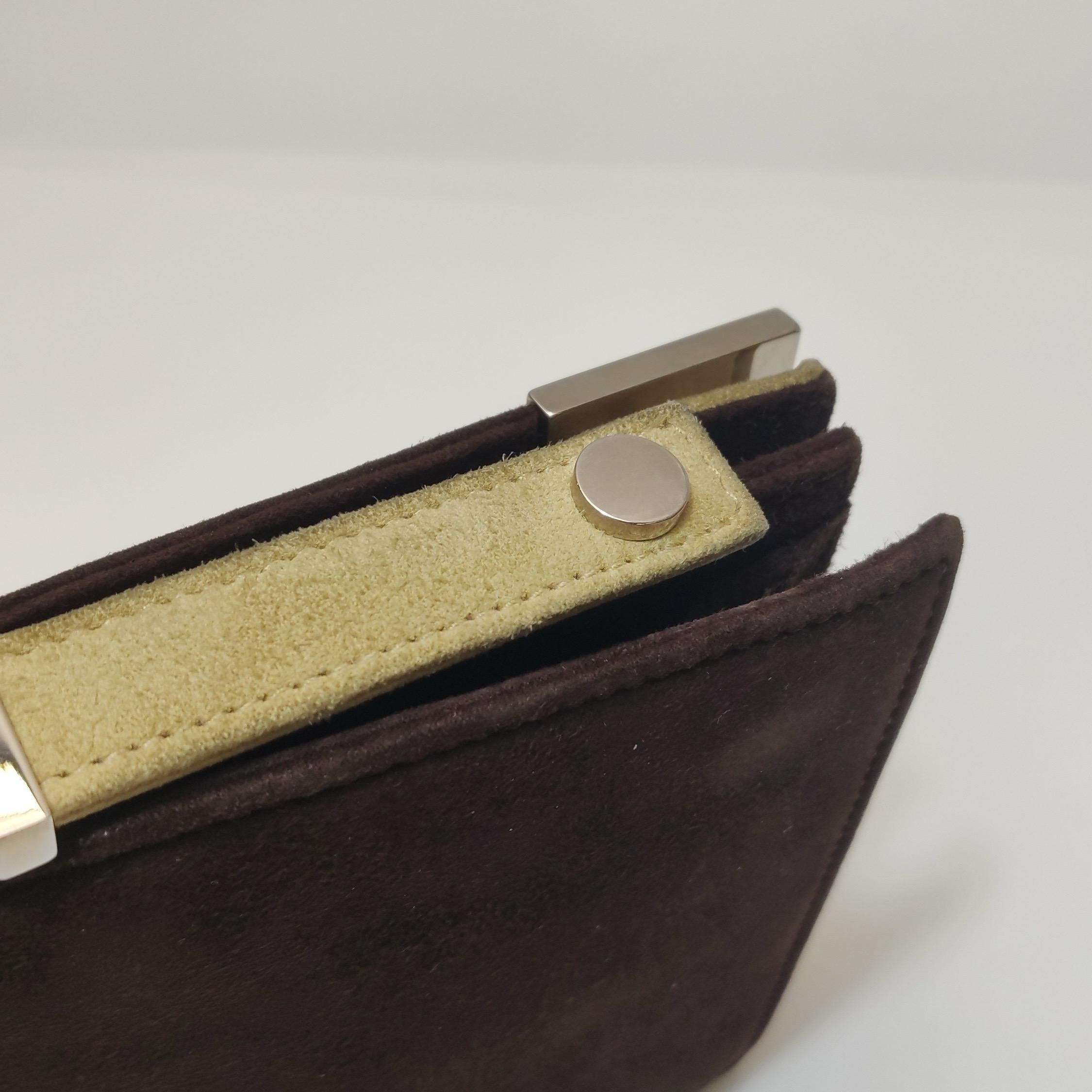 Fendi Vintage Mini Bicolore Marrone in pelle scamosciata con fibbia frontale Borsa a tracolla in vendita 15