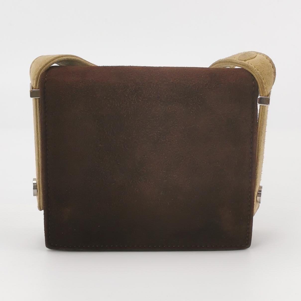 Donna Fendi Vintage Mini Bicolore Marrone in pelle scamosciata con fibbia frontale Borsa a tracolla in vendita