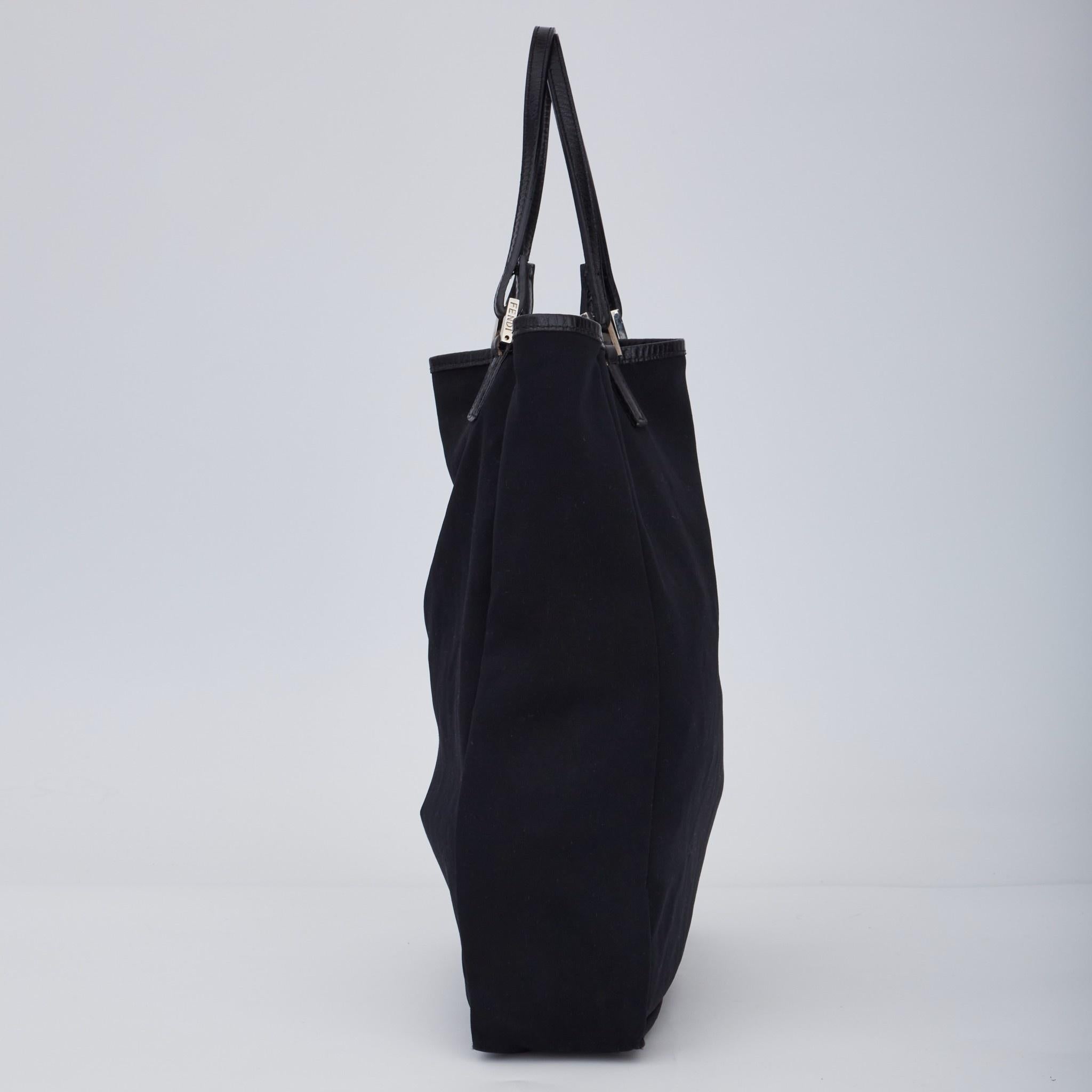 Mini bolso tote Fendi Vintage de nailon negro en Bueno estado para la venta en Montreal, Quebec
