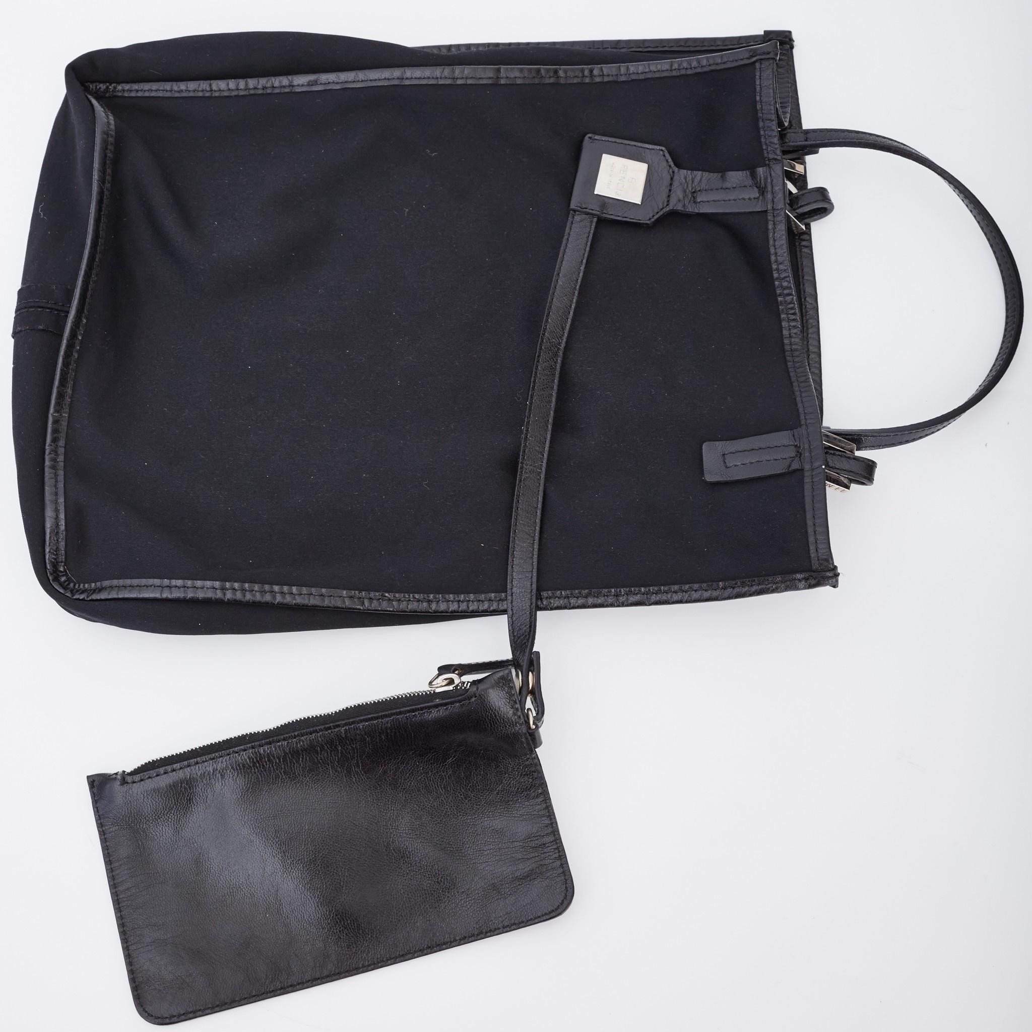 Mini bolso tote Fendi Vintage de nailon negro en venta 2