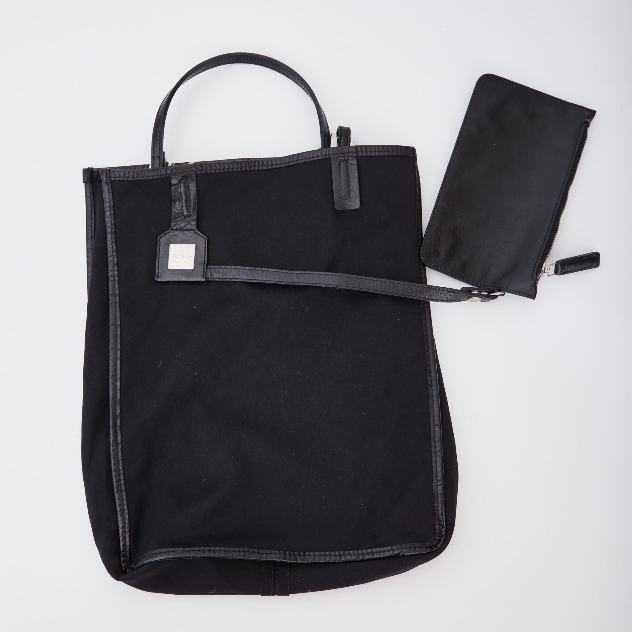 Mini bolso tote Fendi Vintage de nailon negro en venta 3