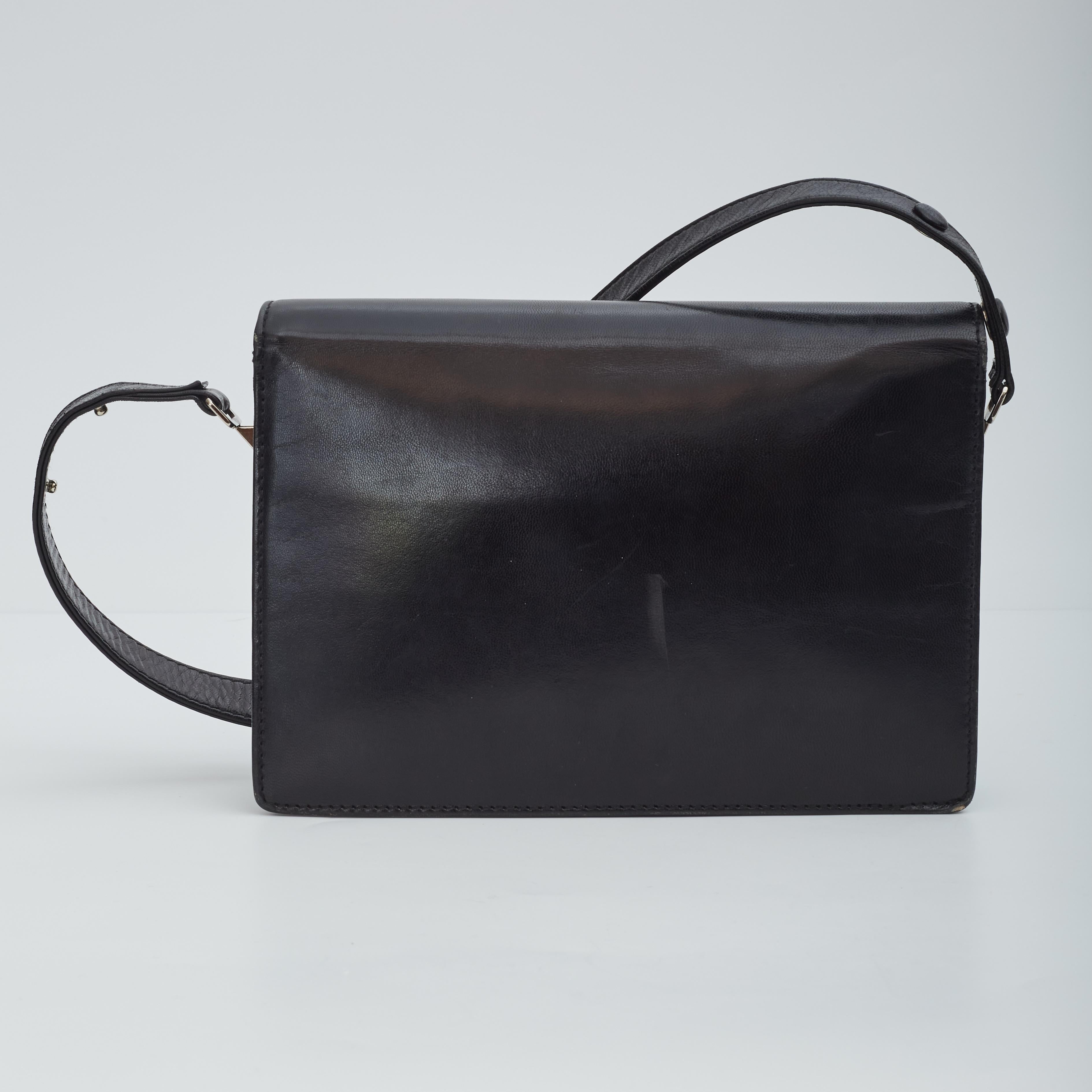 Fendi Vintage Patent Black Square Shoulder Flap Bag In Good Condition For Sale In Montreal, Quebec
