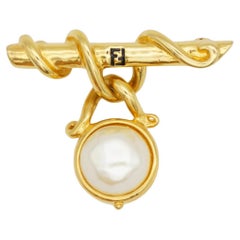 Broche vintage de Fendi, modelo «Fendista», unisex, con el logotipo negro y perlas blancas colgantes en forma de enredadera