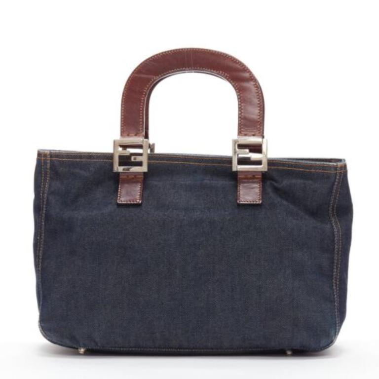 Donna Borsa Fendi Vintage Twin in denim blu scuro con fibbia FF con manico marrone in vendita