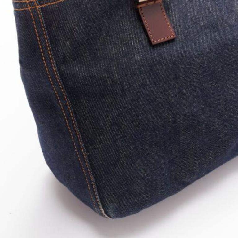 Borsa Fendi Vintage Twin in denim blu scuro con fibbia FF con manico marrone in vendita 3