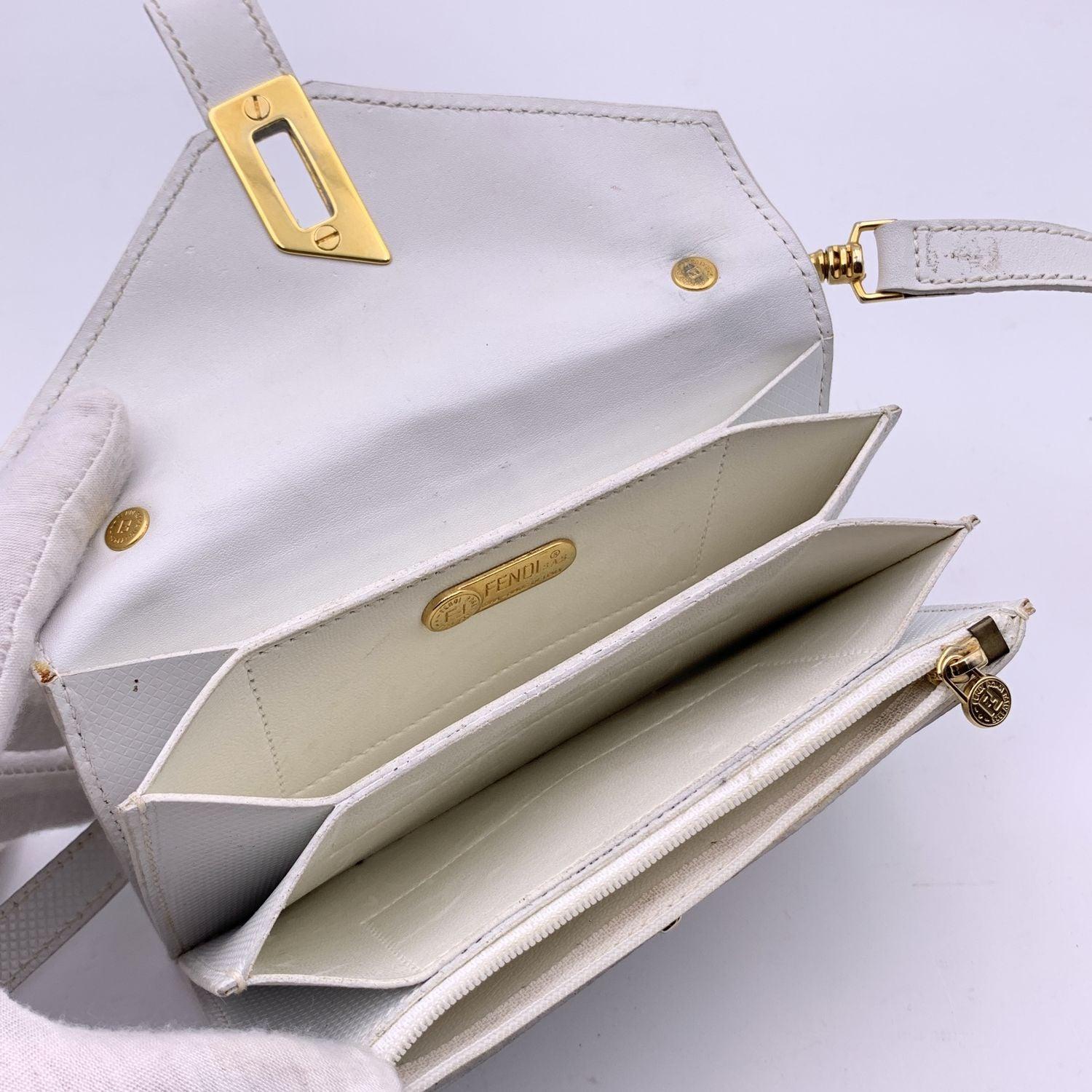 Mini sac à main convertible Fendi vintage en cuir blanc texturé en vente 1