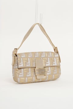 Borsa Fendi Vintage Zucca Baguette in lurex dorato e argentato con tracolla in pelle dorata