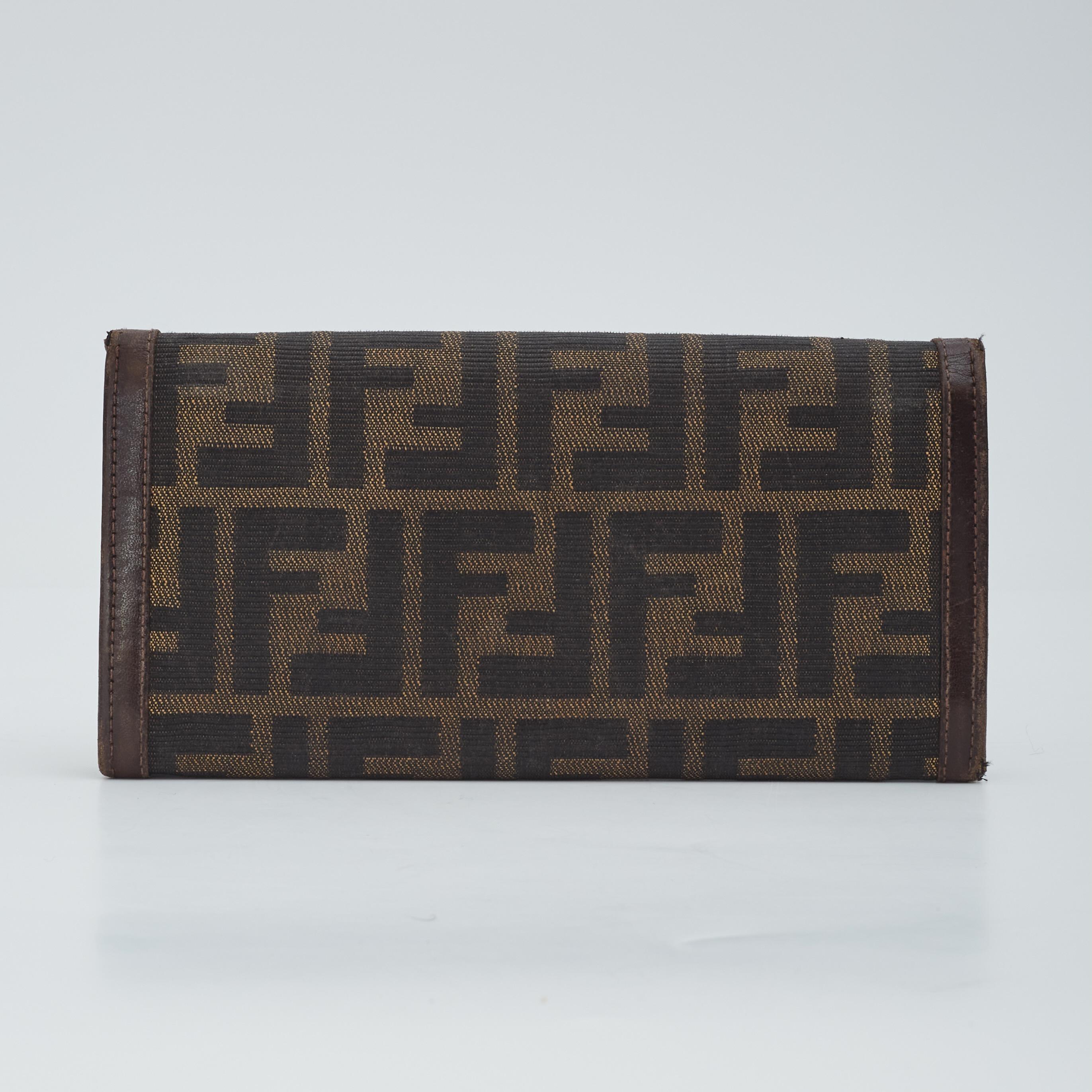 Color: Brown
Material: Canvas
Item Code: 30851
Measures: H 4” x L 7.5”
Condition: Good. Light signs of use including smudges and scarfs to leather interior.

Made in Italy