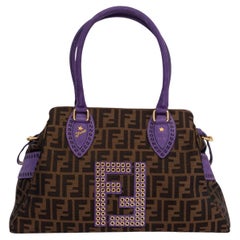 FENDI Viola & Tabak Zucca Canvas STUDDED DE JOUR MEDIUM Tasche