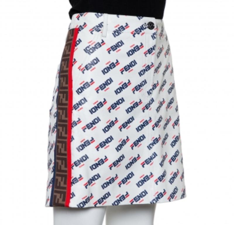 Ditch those regular skirts and go ahead with this fabulous number from Fendi! The white leather skirt has been designed with a 'FENDI ROMA' print all over and an 'FF logo trim detailing on the sides and comes equipped with a buttoned closure and