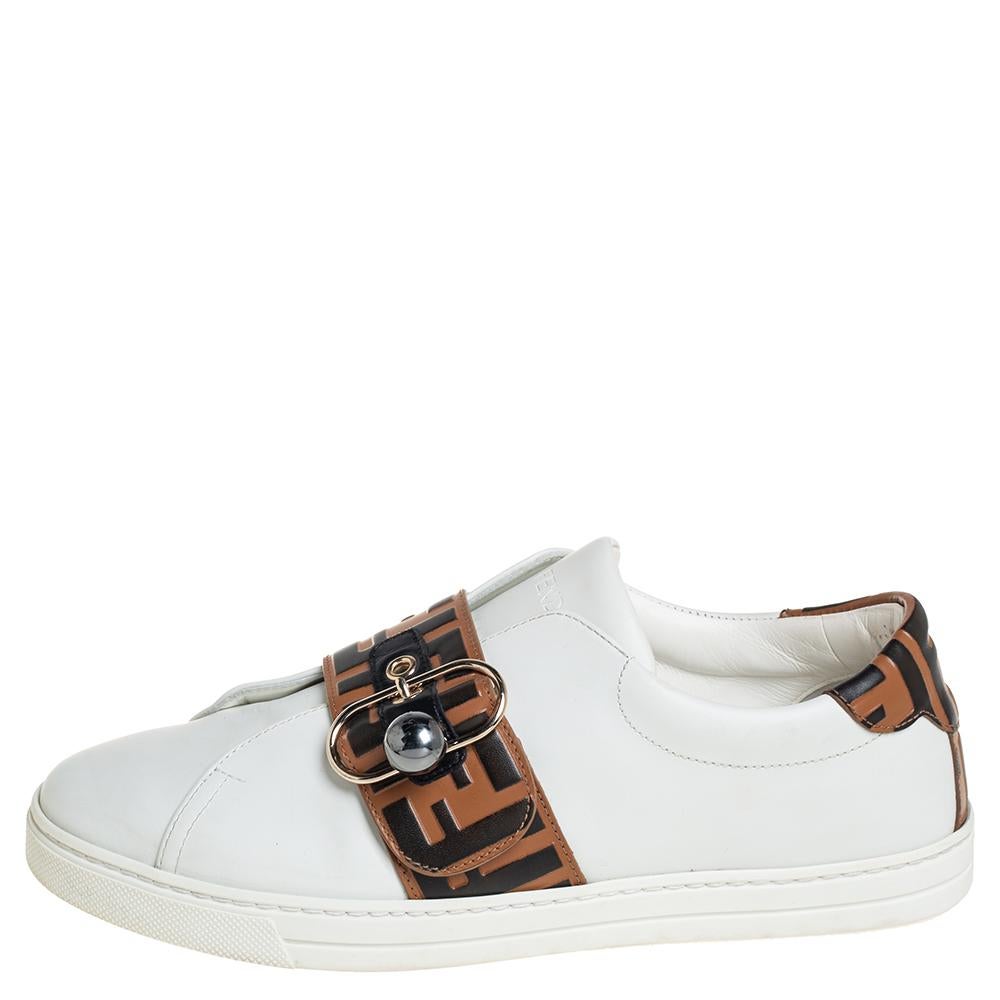 Fendi White/Beige Zucca Leather Low Top Sneakers Size 40 In Good Condition In Dubai, Al Qouz 2
